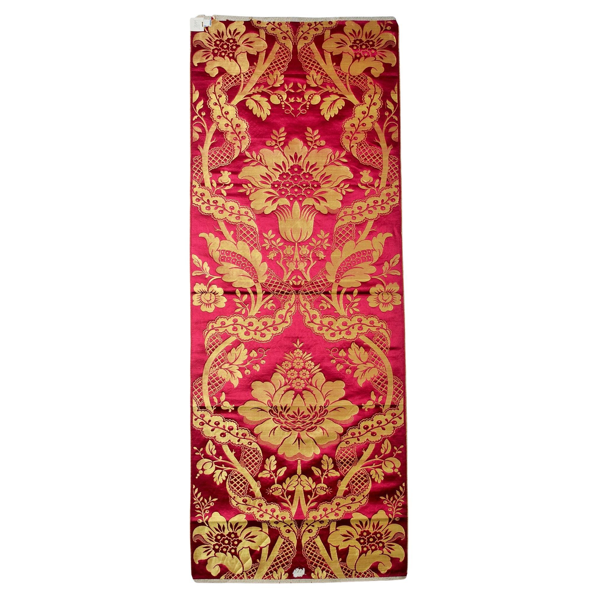 A cherry and yellow gold Silk Lampas Pane - Lyon or Tours Circa 1870  For Sale
