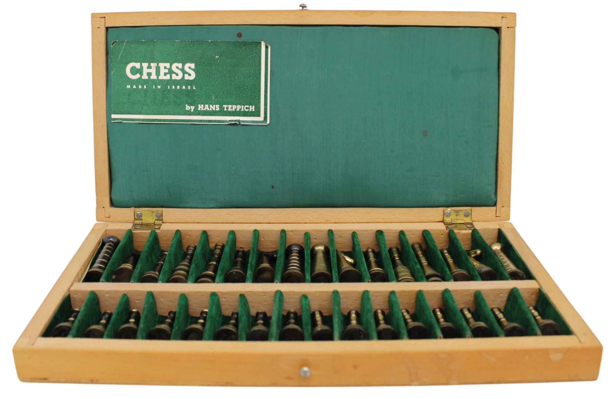 Ottone Un set di scacchi di Hans Teppich, Israel, circa 1950 in vendita