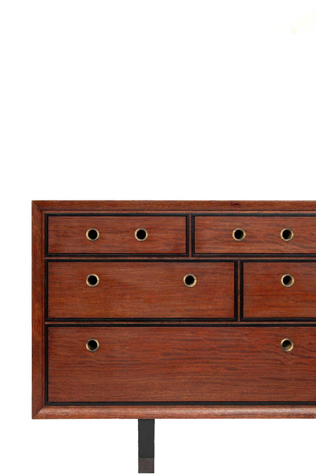 A unique chest of drawers in hand polished bubinga and ebony with simulated horn finger pulls. The drawer boxes on traditional slides are manufactured in maple with dovetailed joints. Patinated brass fittings to the base.
Designed by Chester Jones