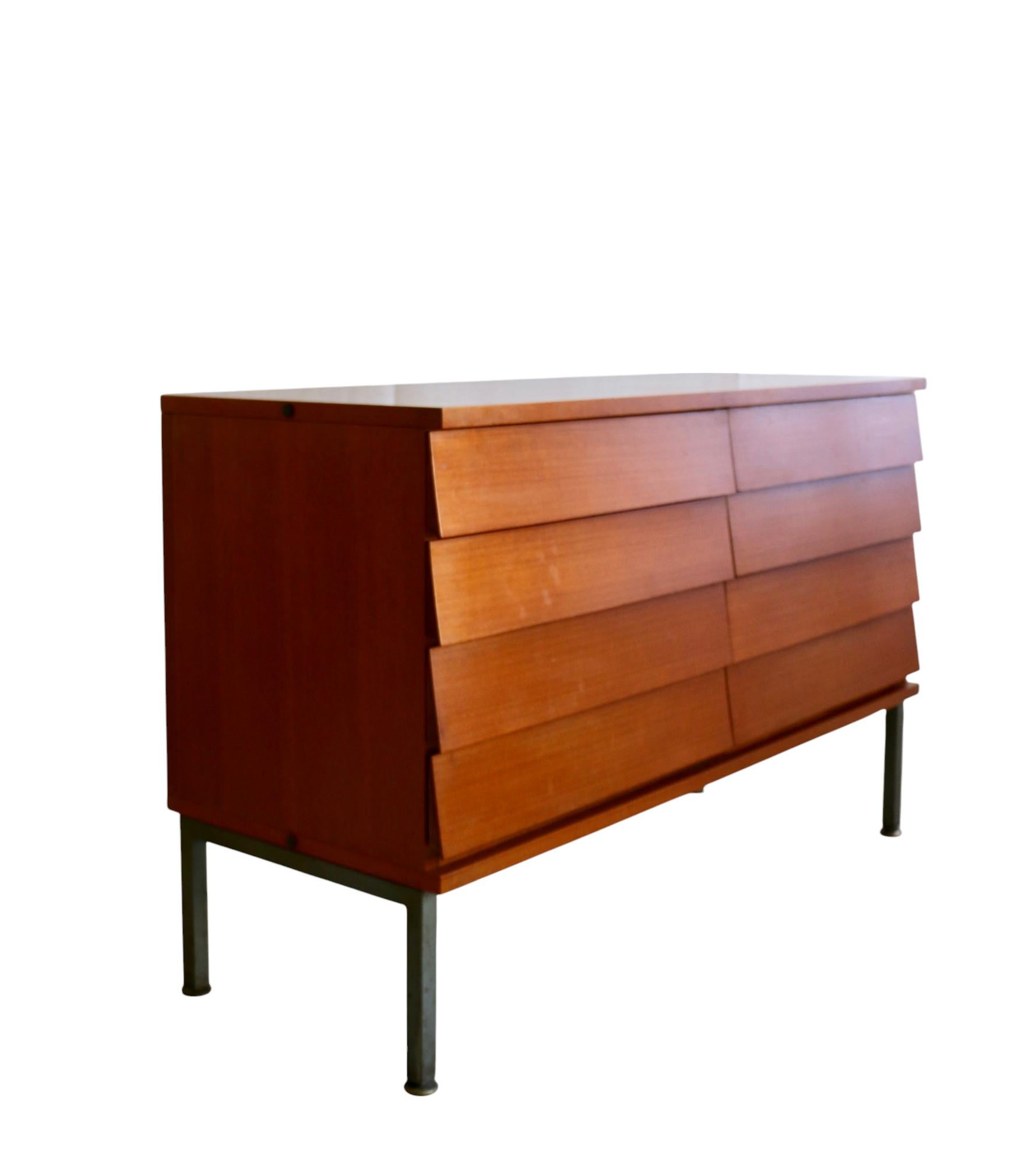 French A chest of drawers, France 50s. For Sale