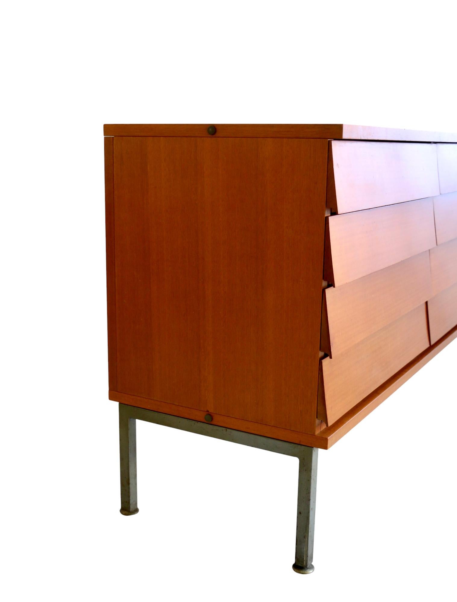 A chest of drawers, France 50s. In Good Condition For Sale In VILLERS-SUR-MER, FR