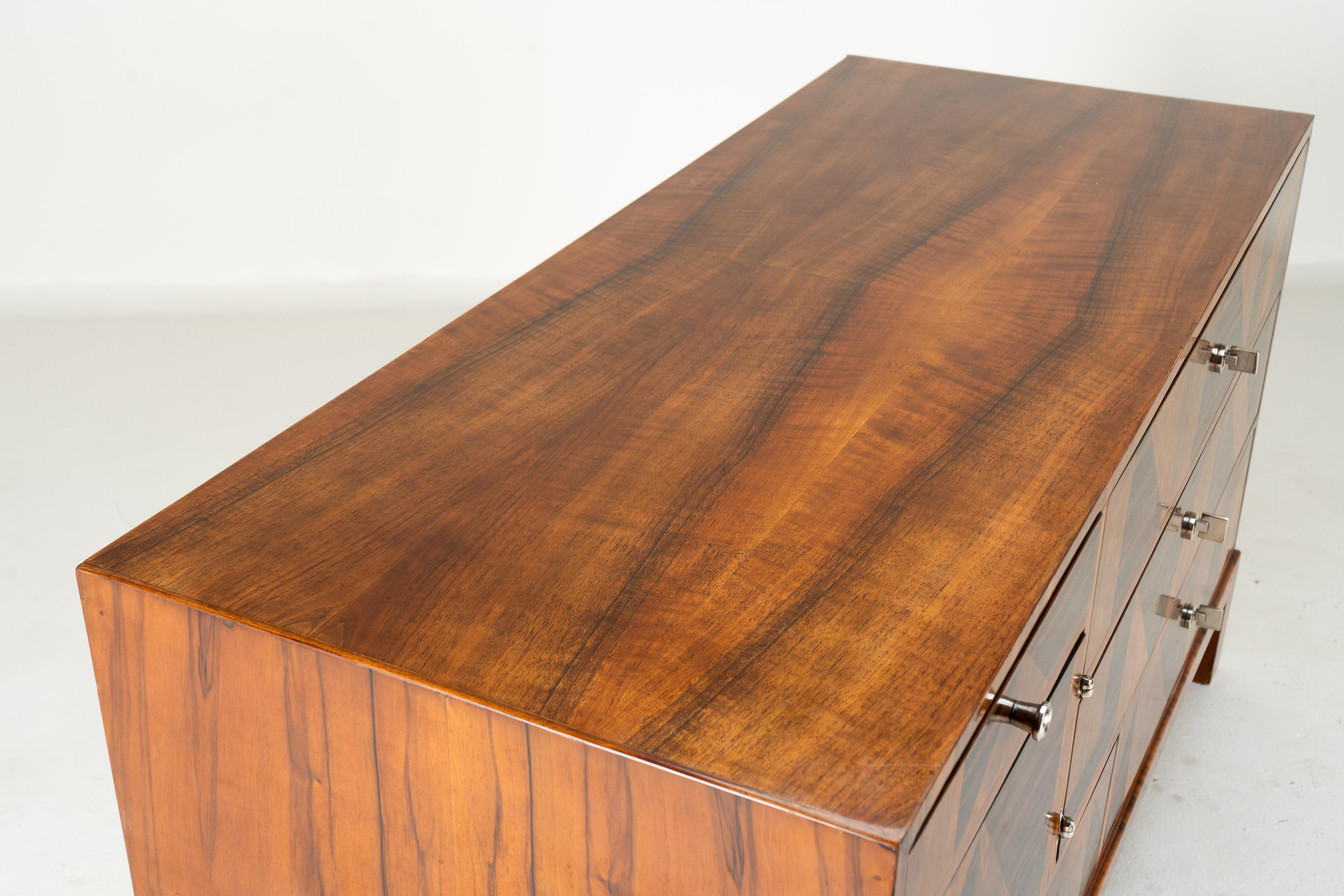 A Chest of Drawers With Triangular Parquetry For Sale 7