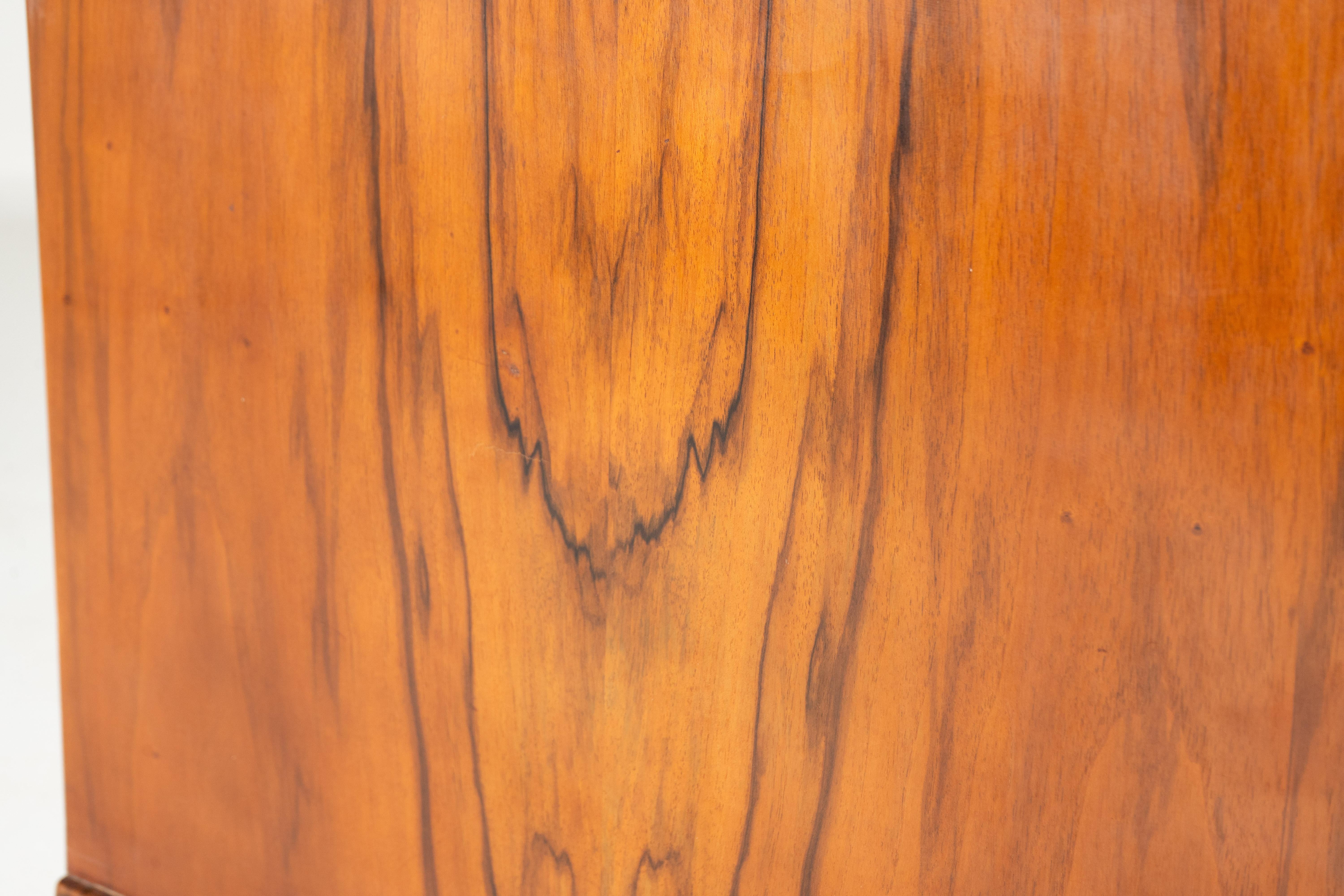 A Chest of Drawers With Triangular Parquetry For Sale 8
