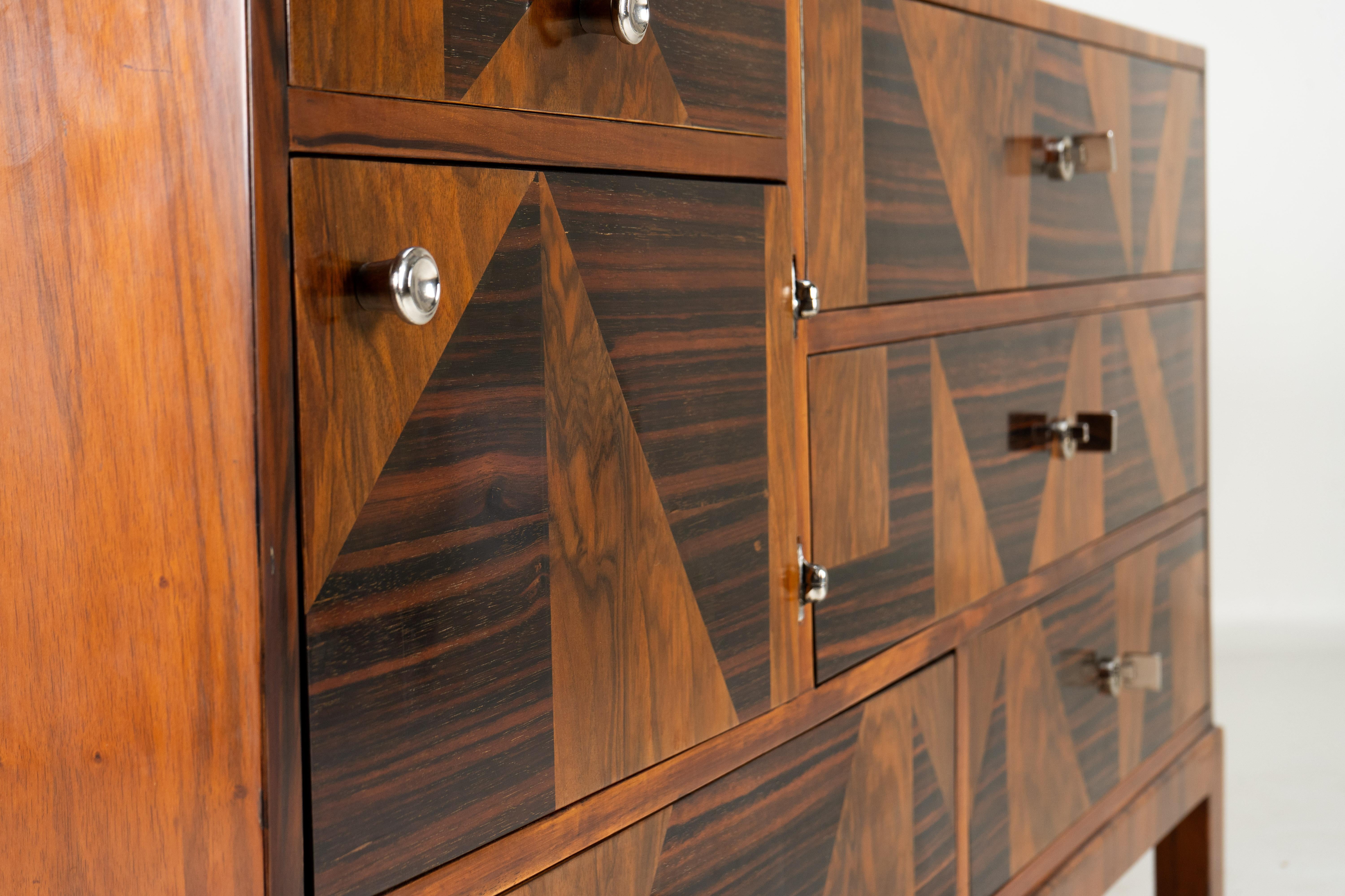 A Chest of Drawers With Triangular Parquetry For Sale 9