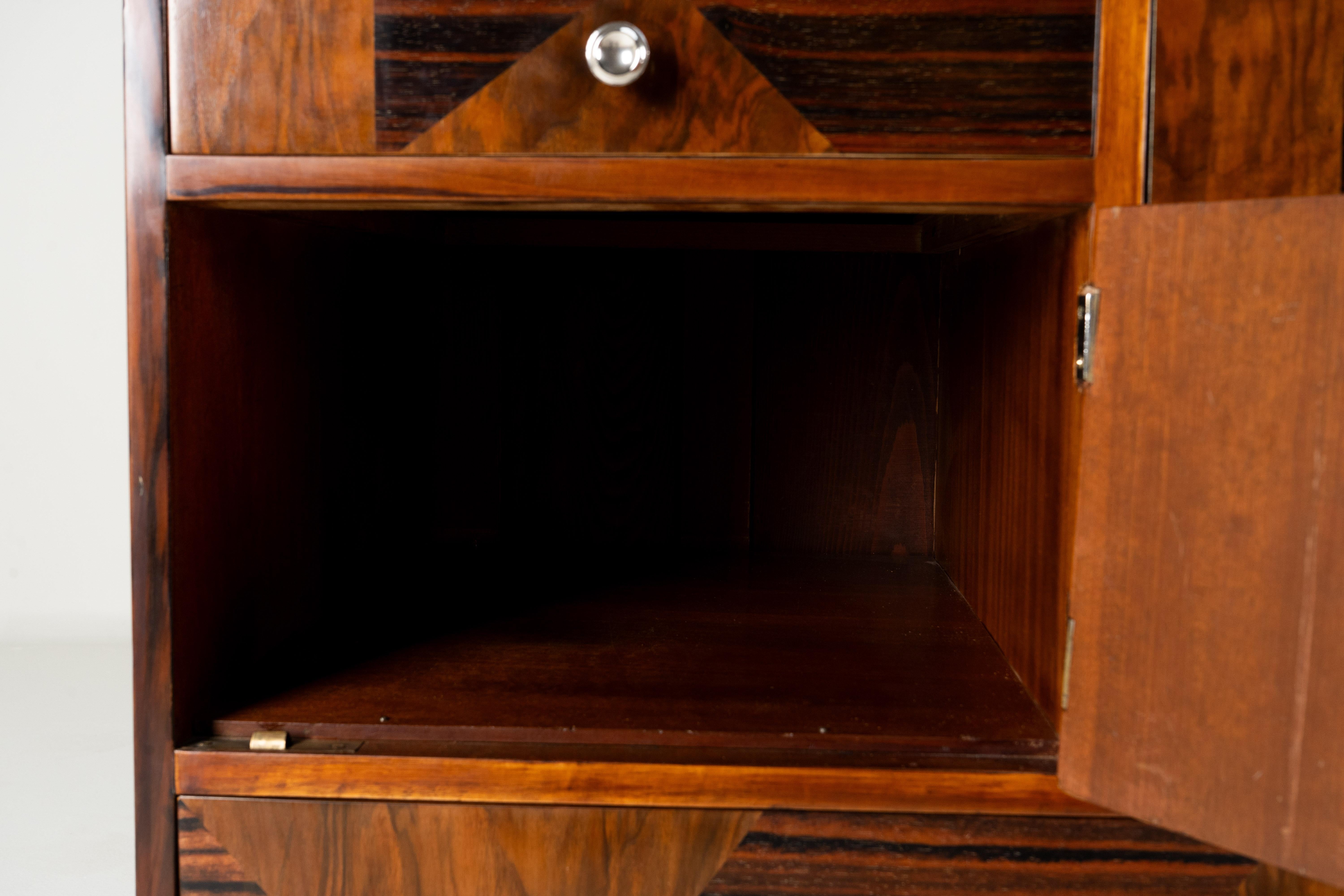 A Chest of Drawers With Triangular Parquetry For Sale 1