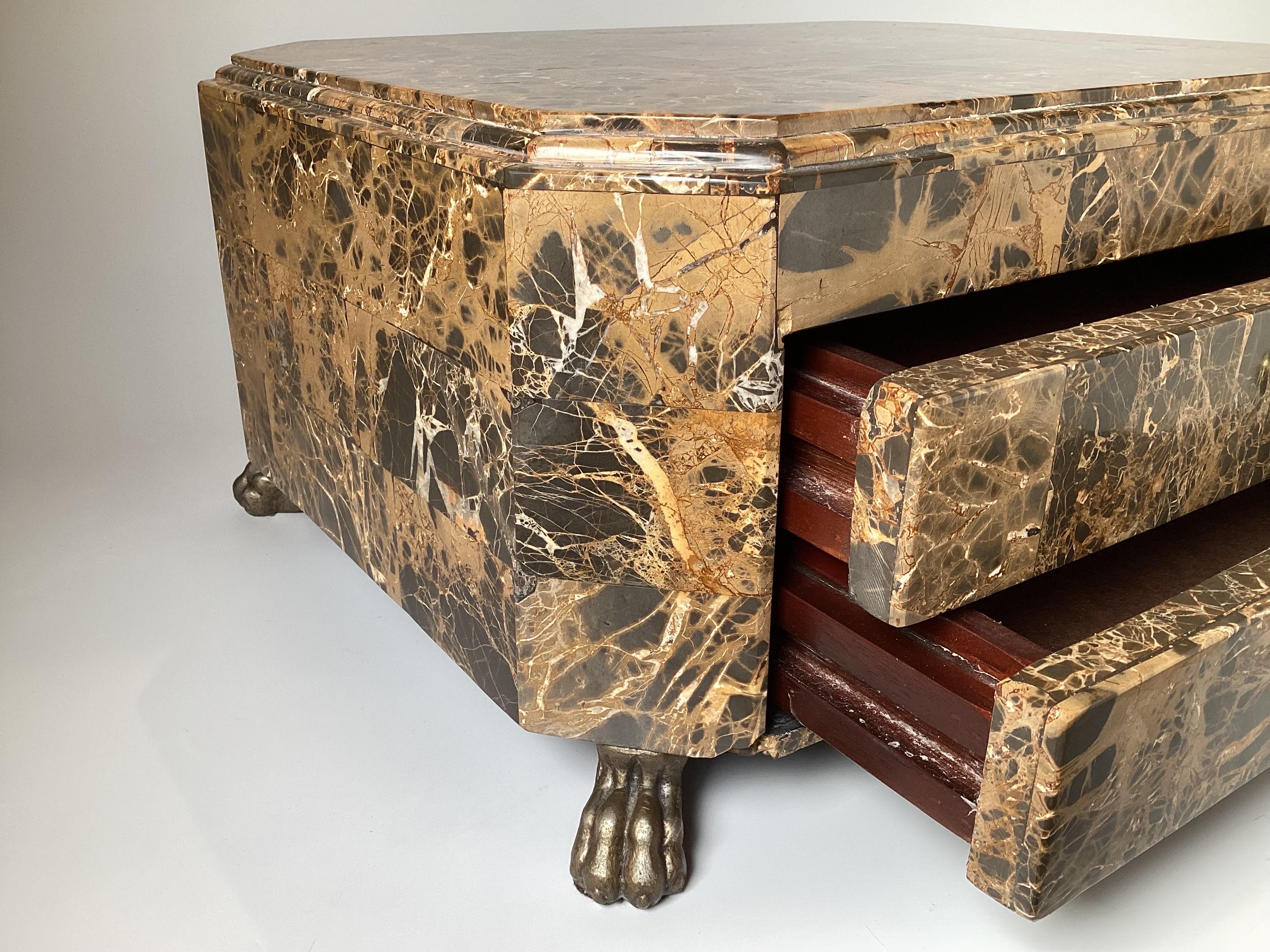 Pierre Boîte de table chic en pierre dure, attribuée à Maitland Smith  en vente