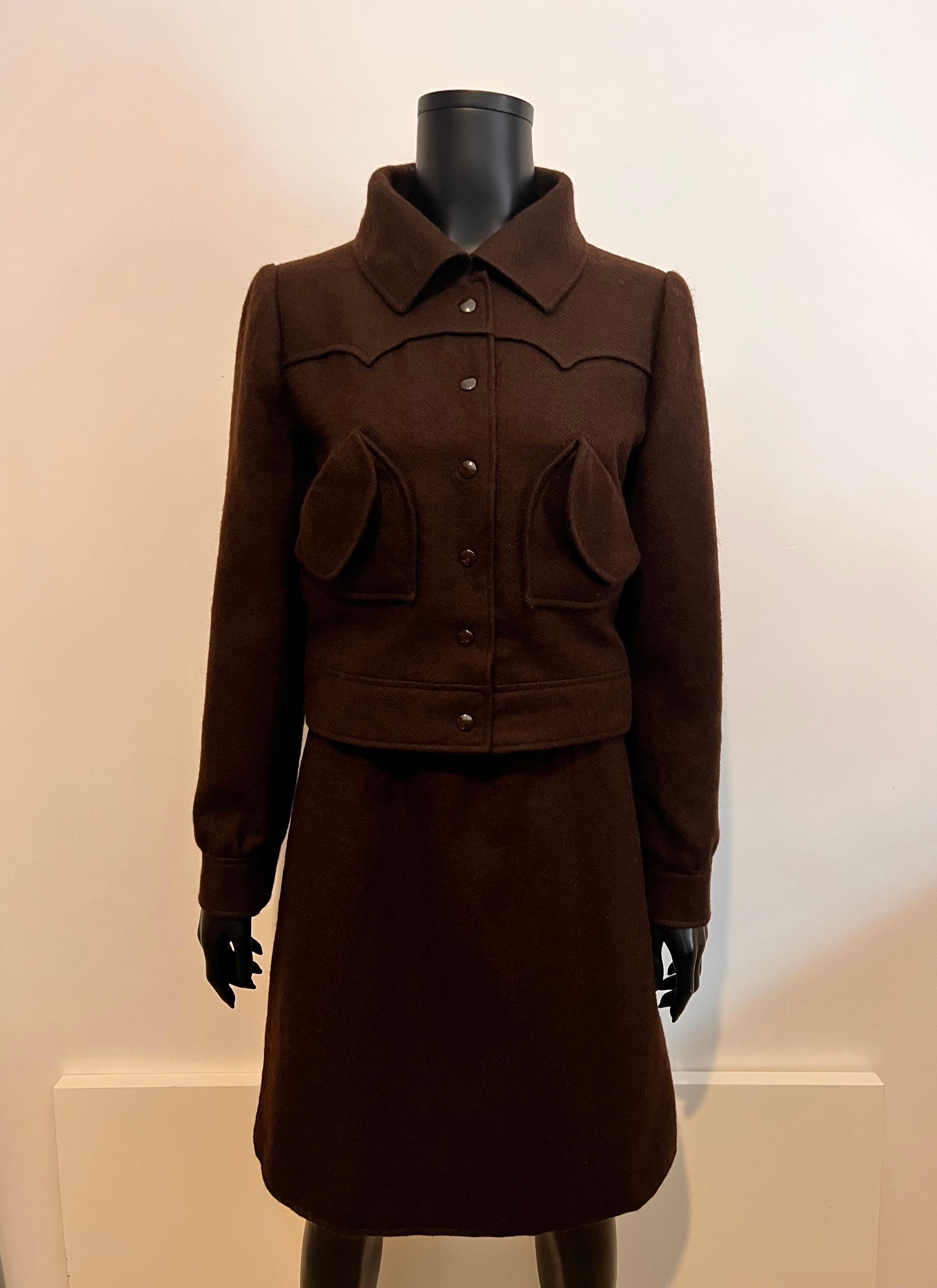 A chic and unique 1970s Courrèges Hyperbole wool suit/jacket & skirt set in deep chocolate

Curved pockets make an almost heart shape with top stitch and sharp cut collar with press stud fastening detail, also on sleeve cuff.

Unique yoke shape to