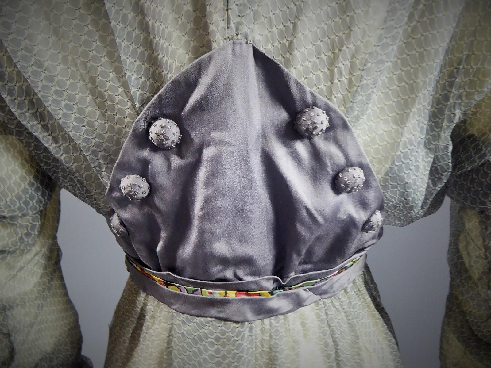 Robe de thé édouardienne en mousseline et satin imprimé - Angleterre Circa 1905 en vente 9