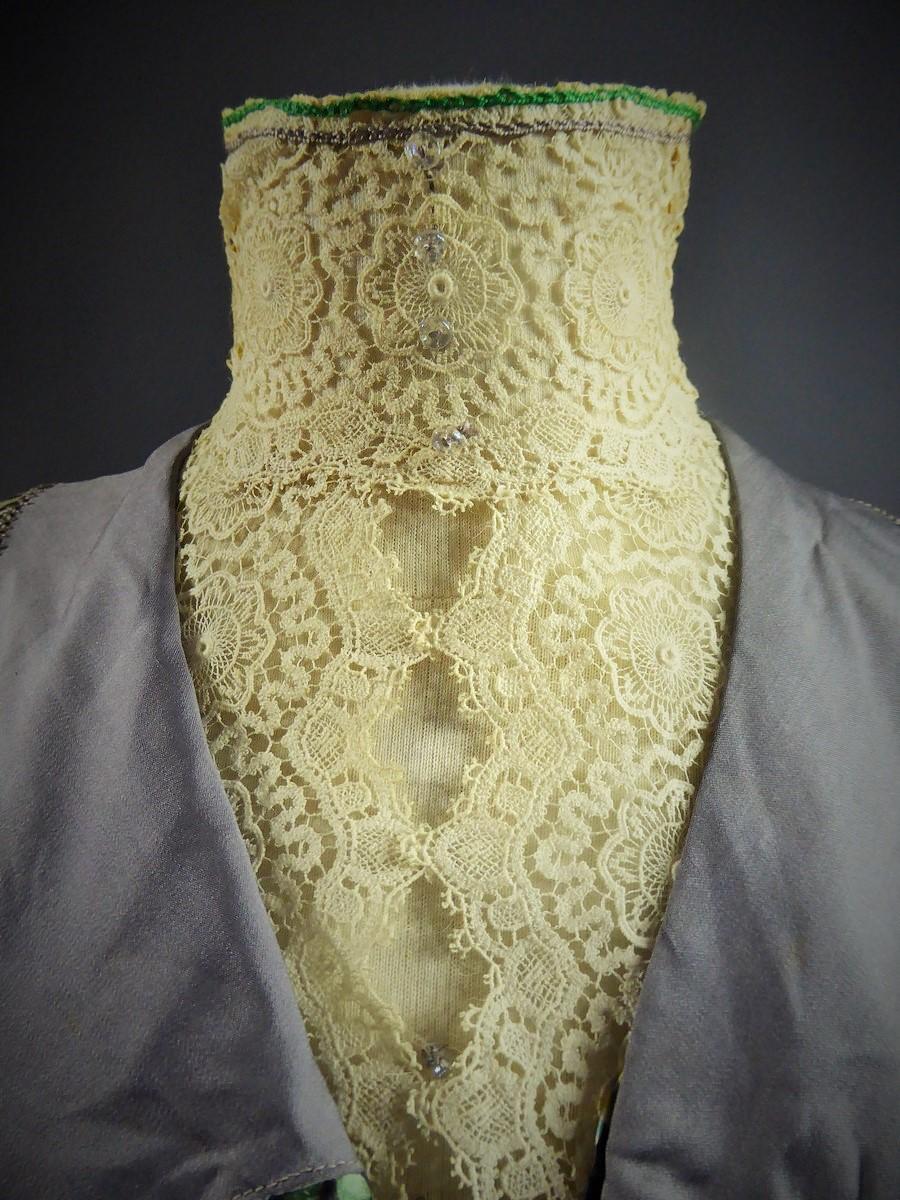 Robe de thé édouardienne en mousseline et satin imprimé - Angleterre Circa 1905 en vente 4