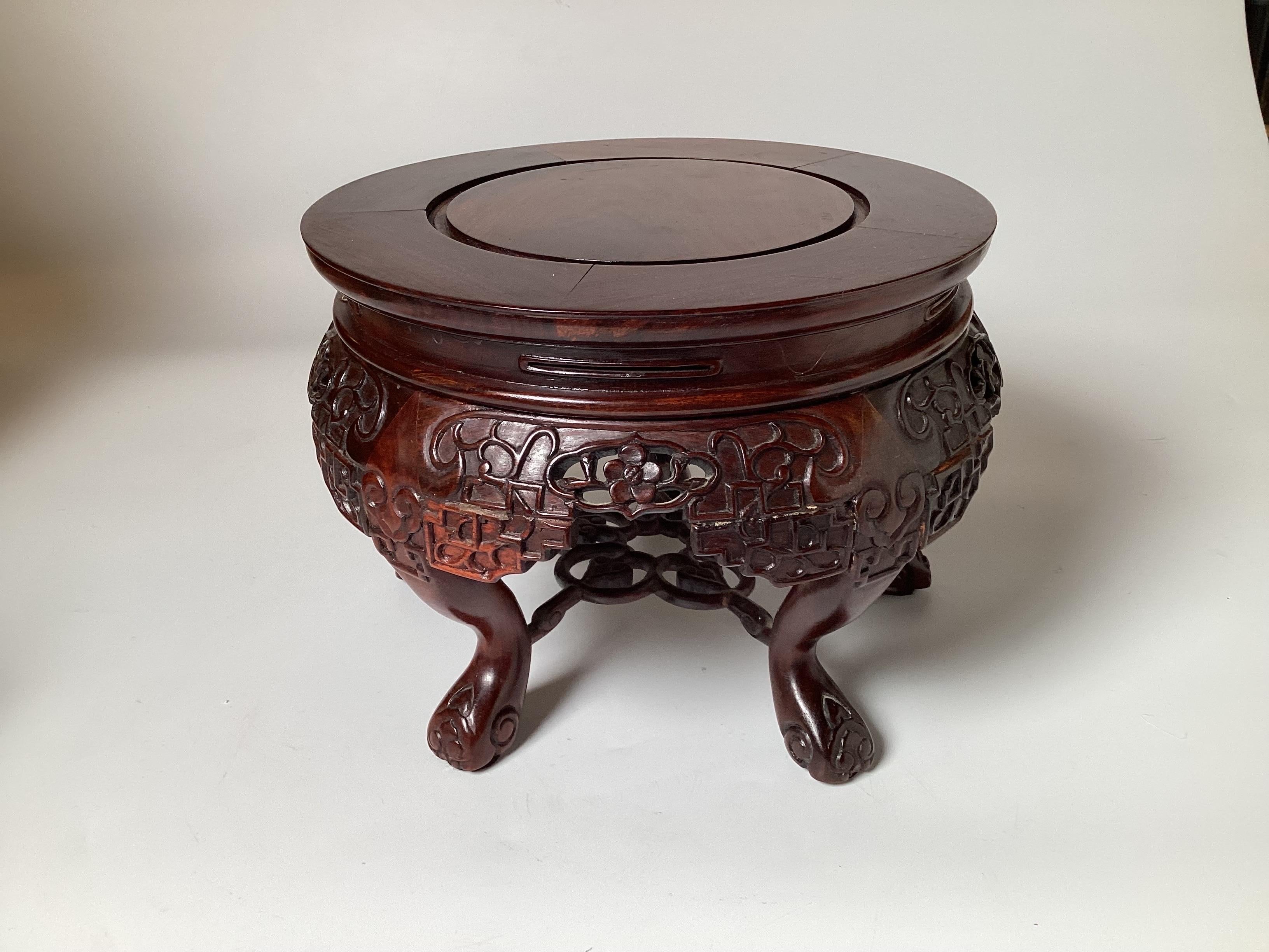 A Chinese Porcelain Temple Jar with Hand Carved Stand For Sale 1