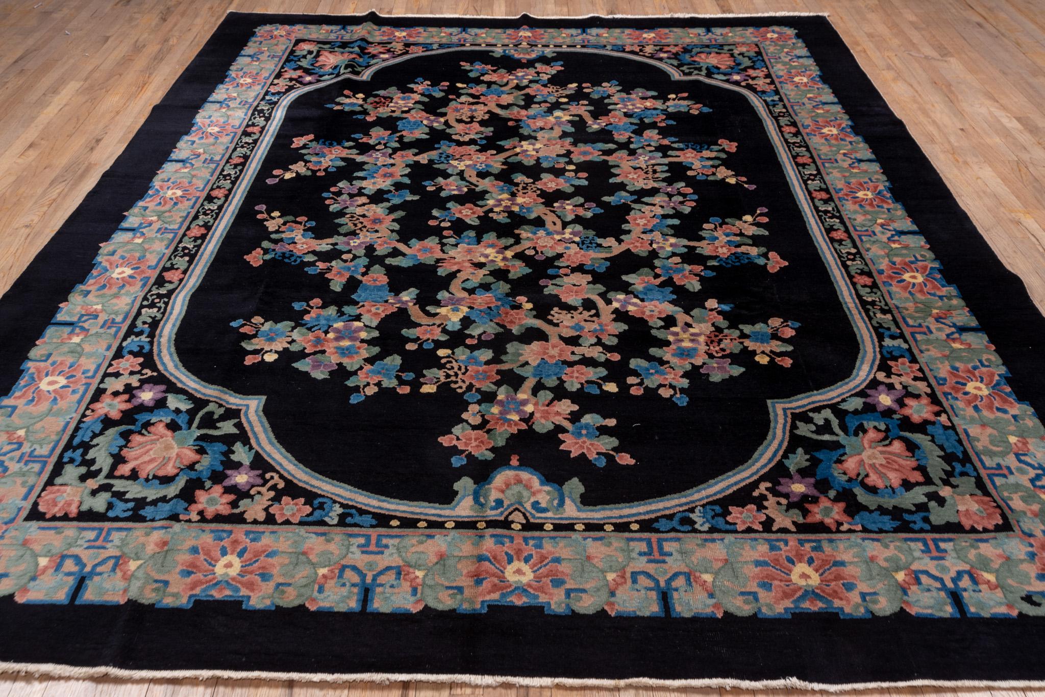 A Chinese Art Deco Rug circa 1930. Hand knotted. Made of 100% Wool yarn. 