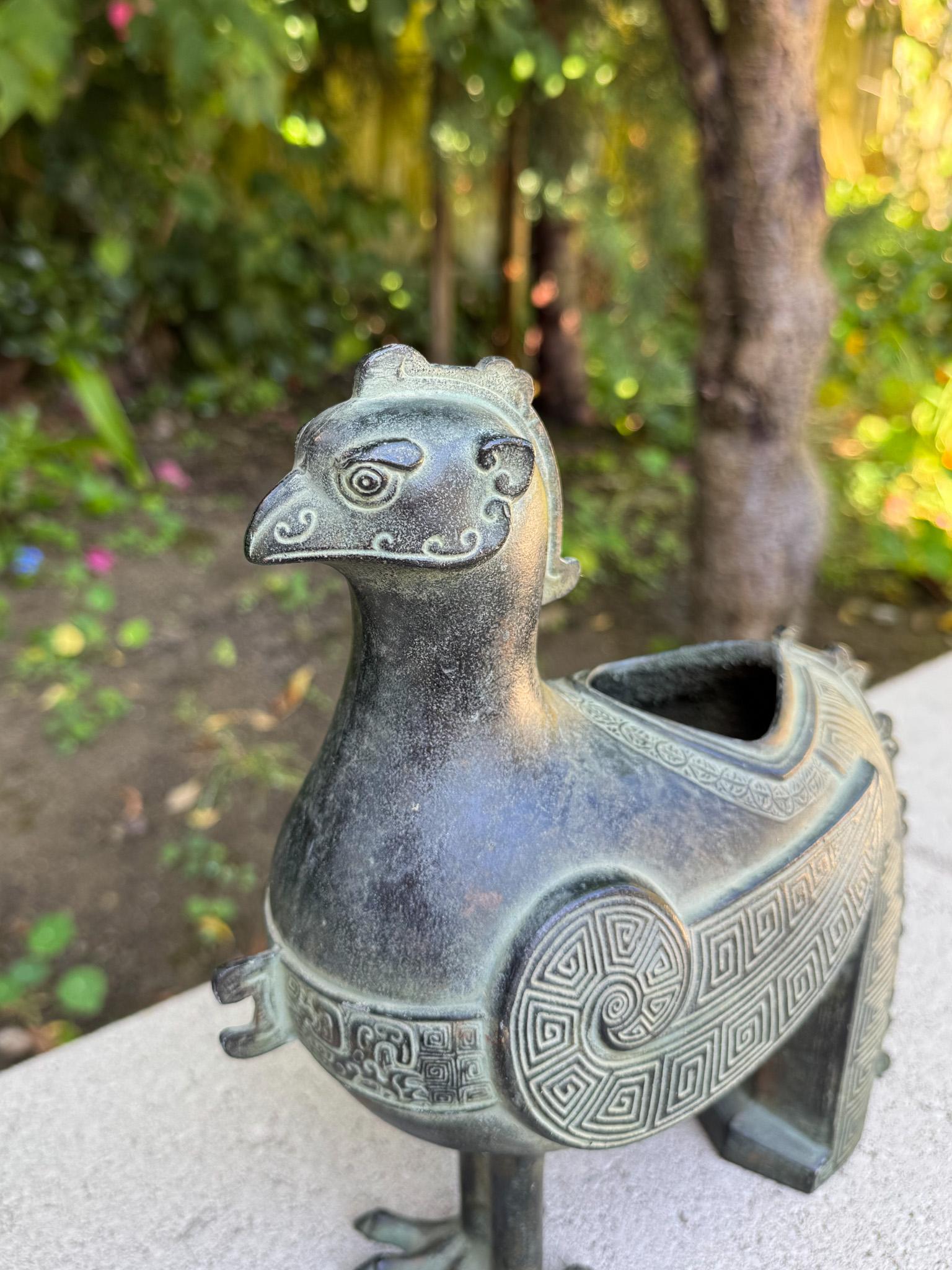 Censor / Recipiente figurado chino en forma de pájaro, Siglo XX Chinoiserie en venta