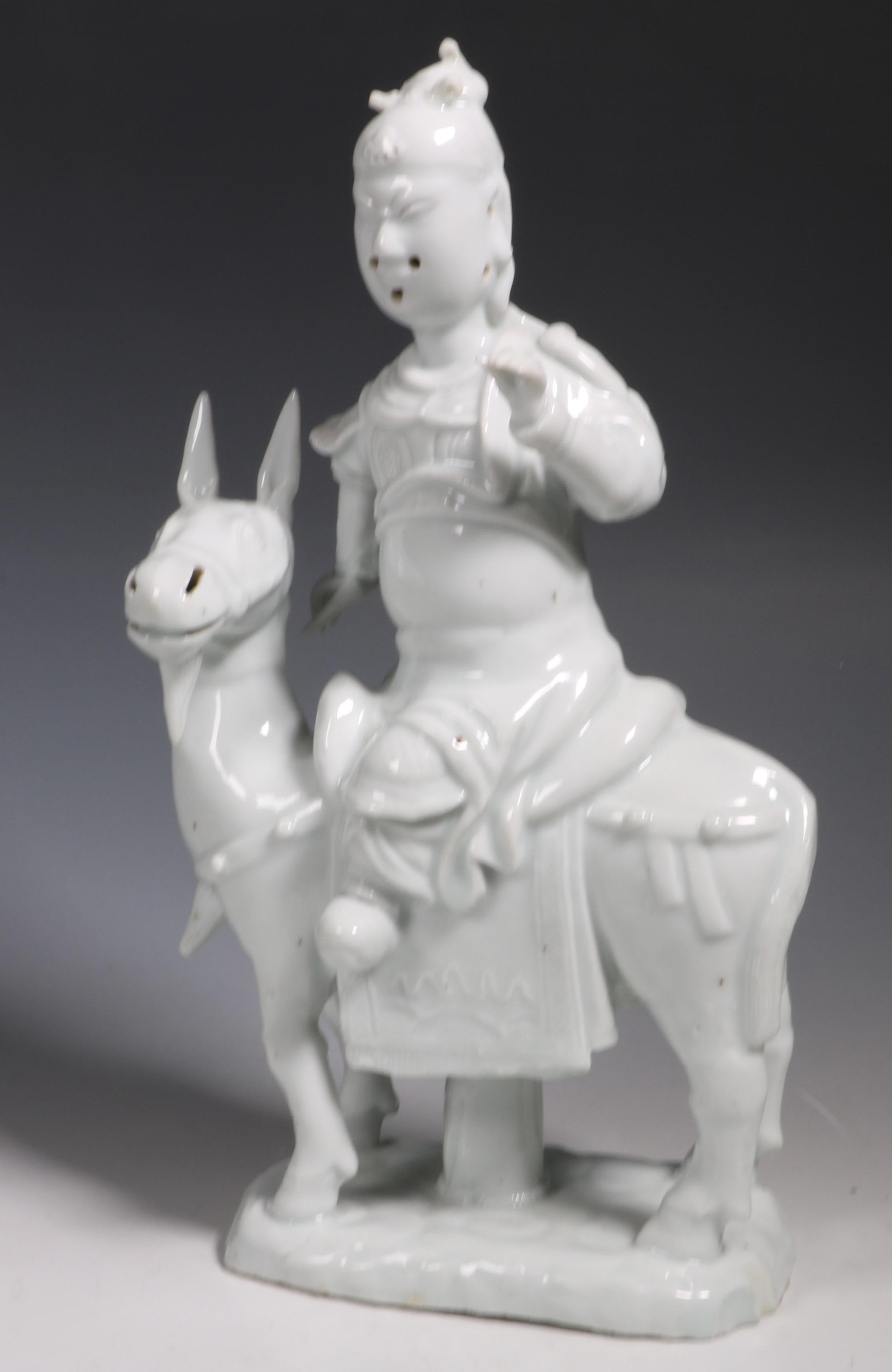 Chinese Porcelain Blanc de Chine Figure of Guandi Kangxi, Late 17th Century In Fair Condition For Sale In Frome, Somerset