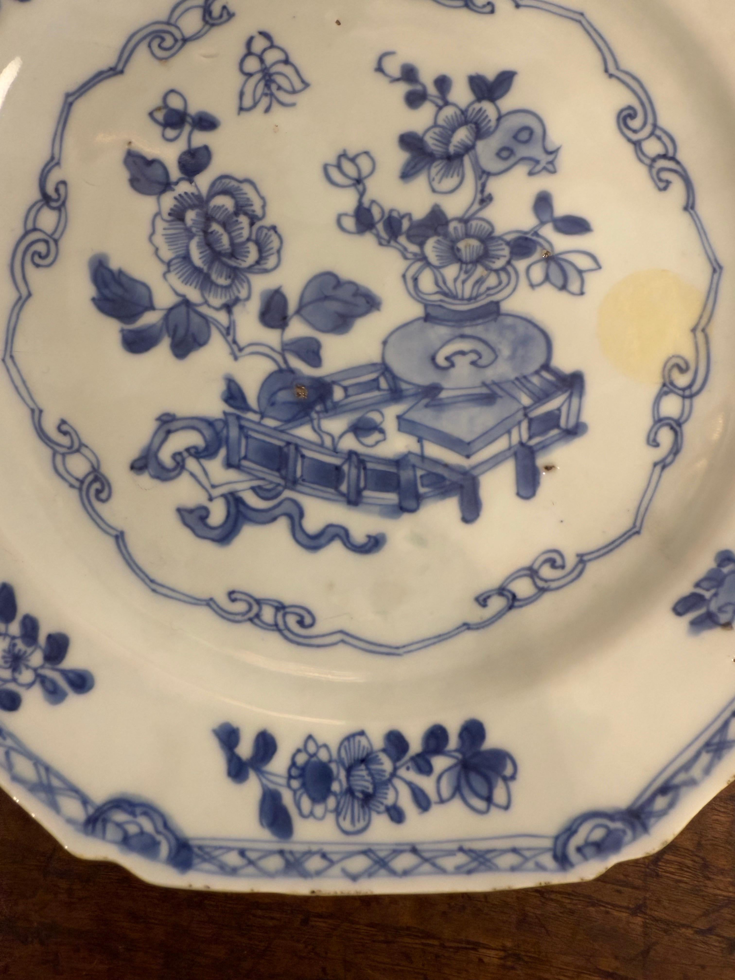 Qing Piatto ottagonale cinese in bianco e blu, XIX secolo in vendita