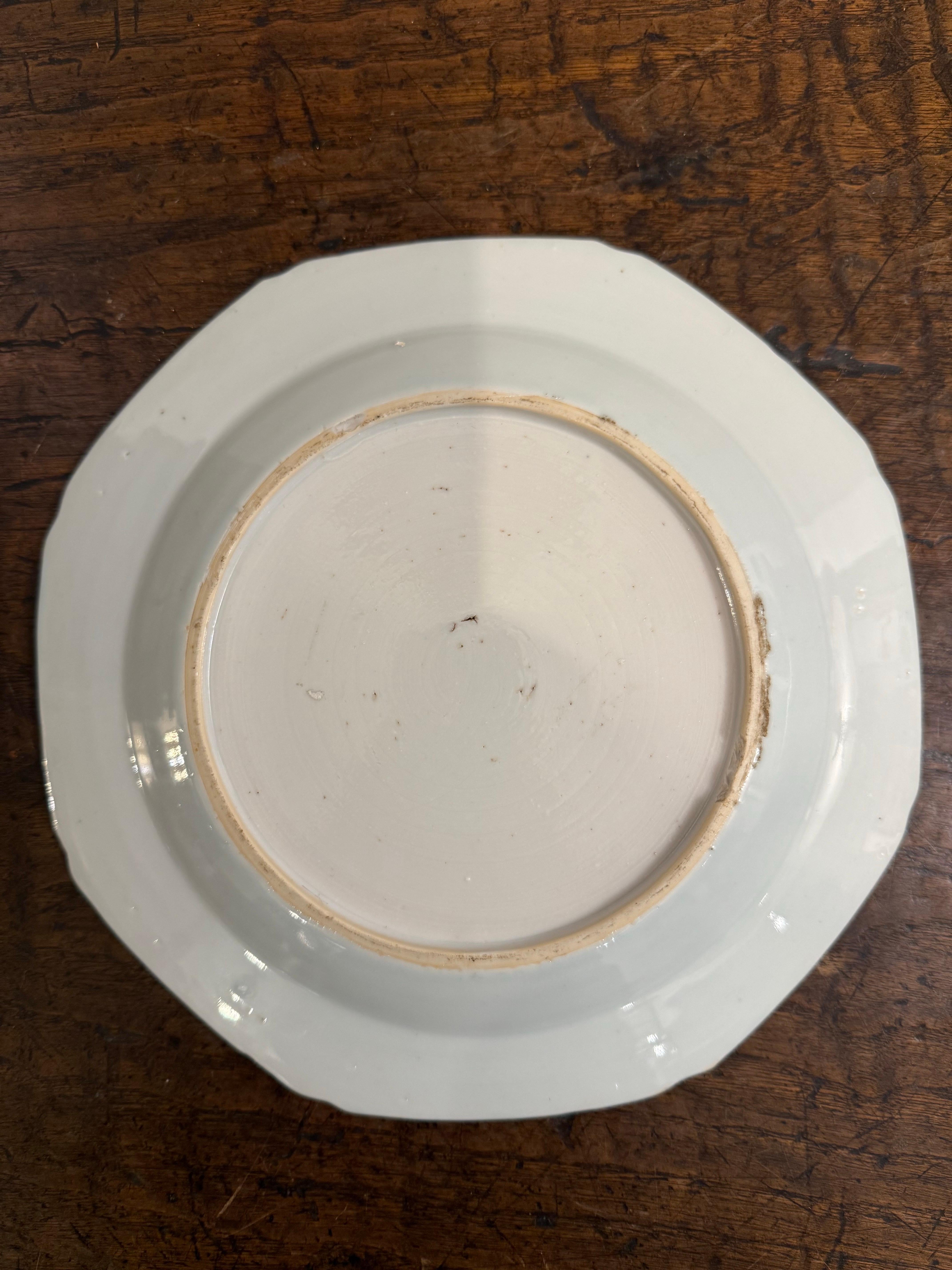 Piatto ottagonale cinese in bianco e blu, XIX secolo in vendita 1