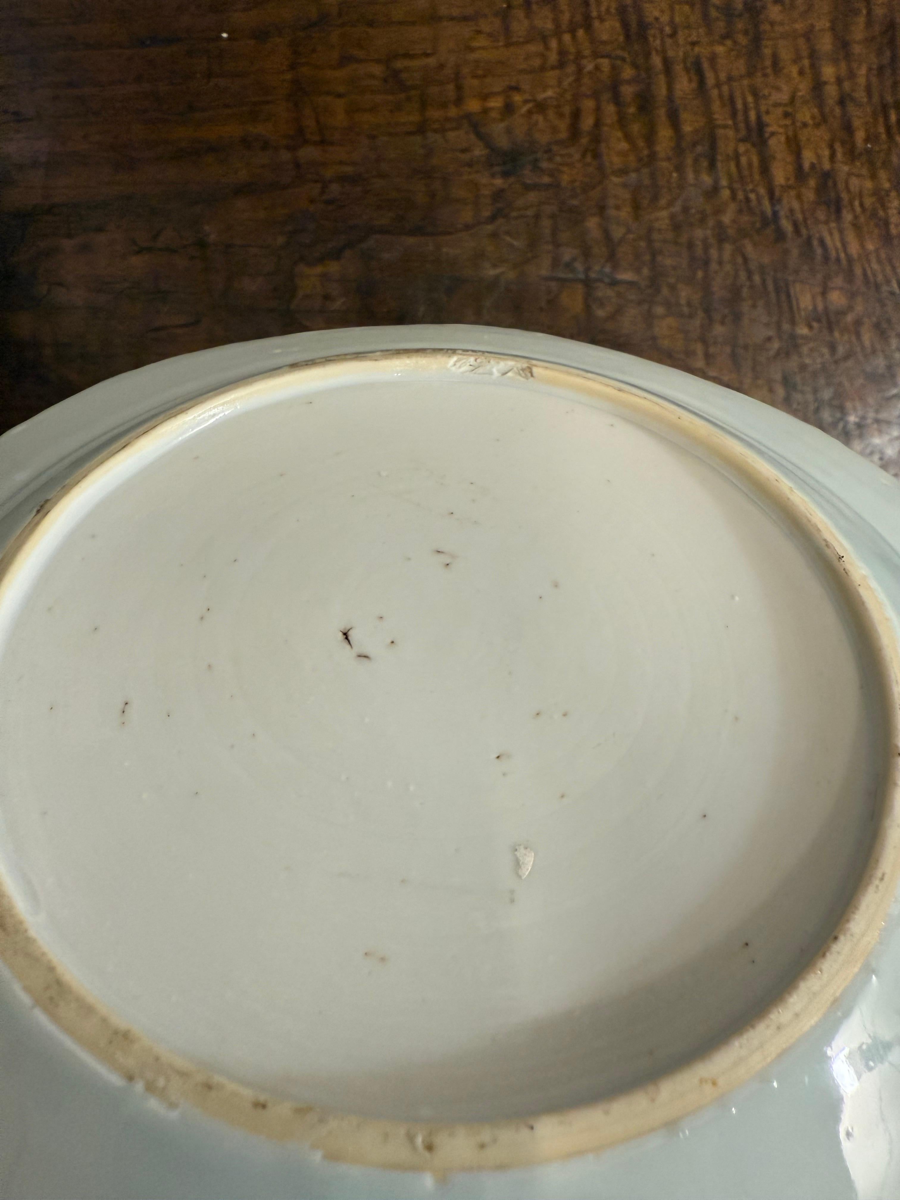 Piatto ottagonale cinese in bianco e blu, XIX secolo in vendita 2