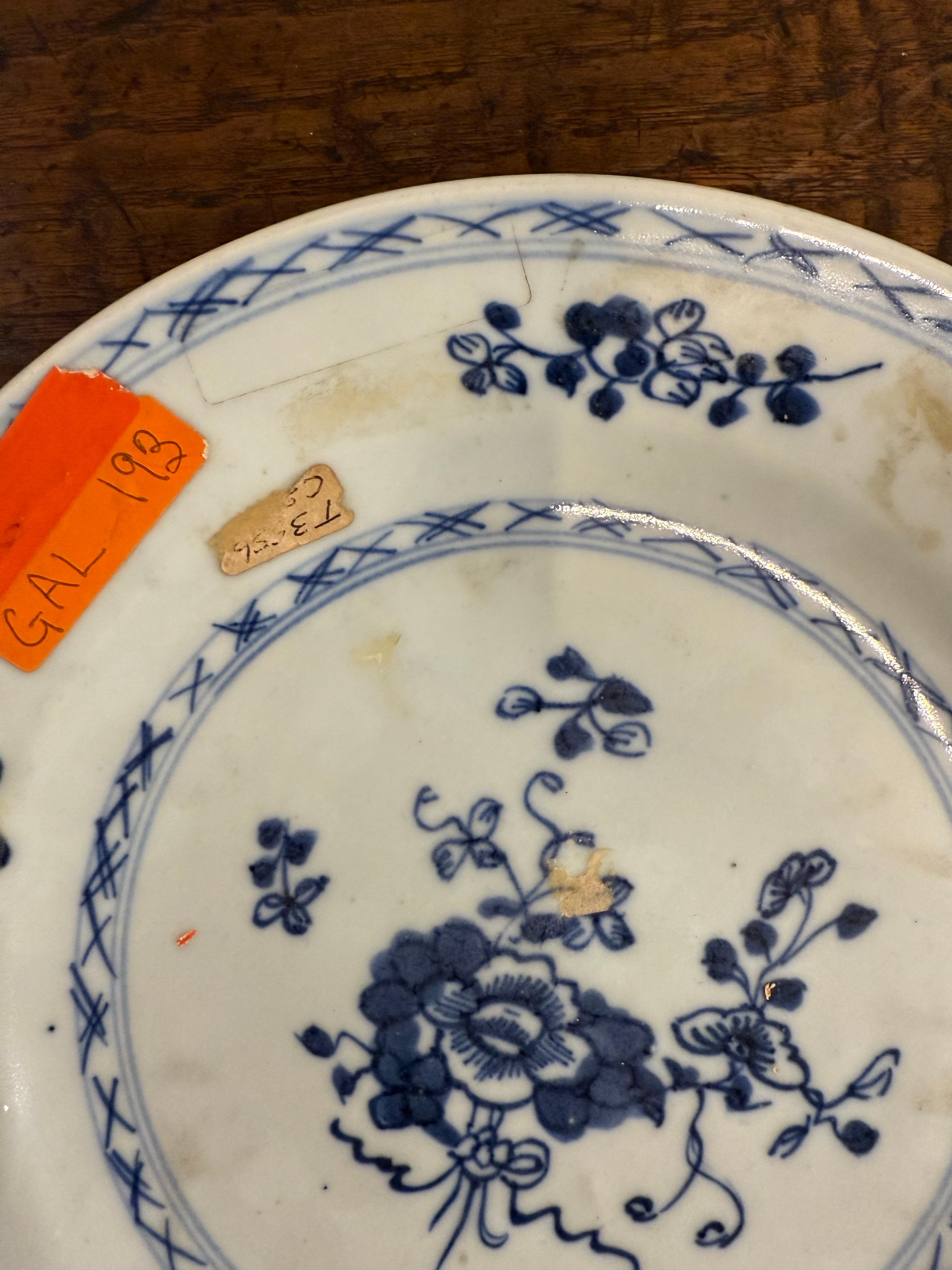 Plato chino azul y blanco, siglo XIX Qing en venta