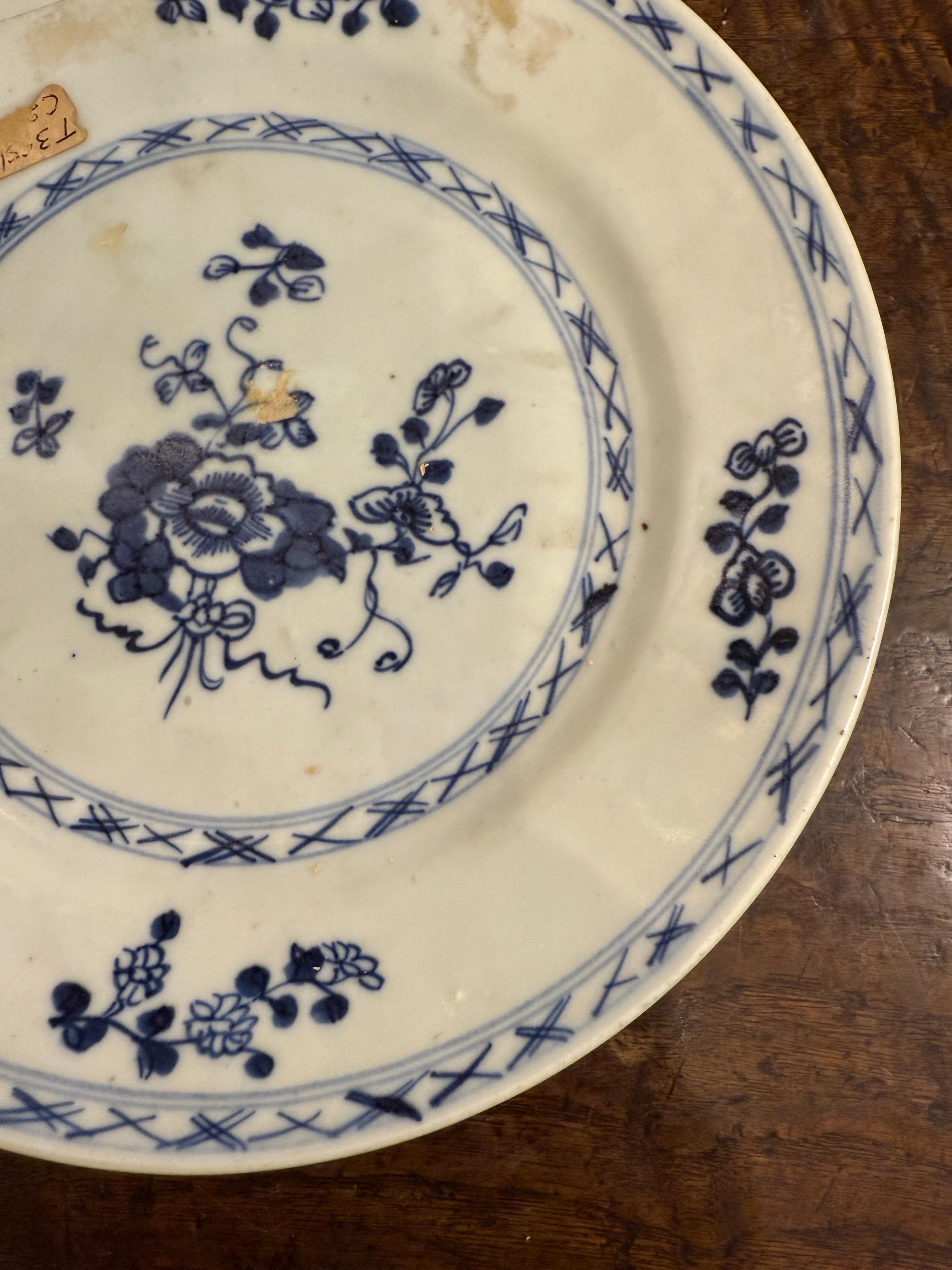 Plato chino azul y blanco, siglo XIX Cerámico en venta