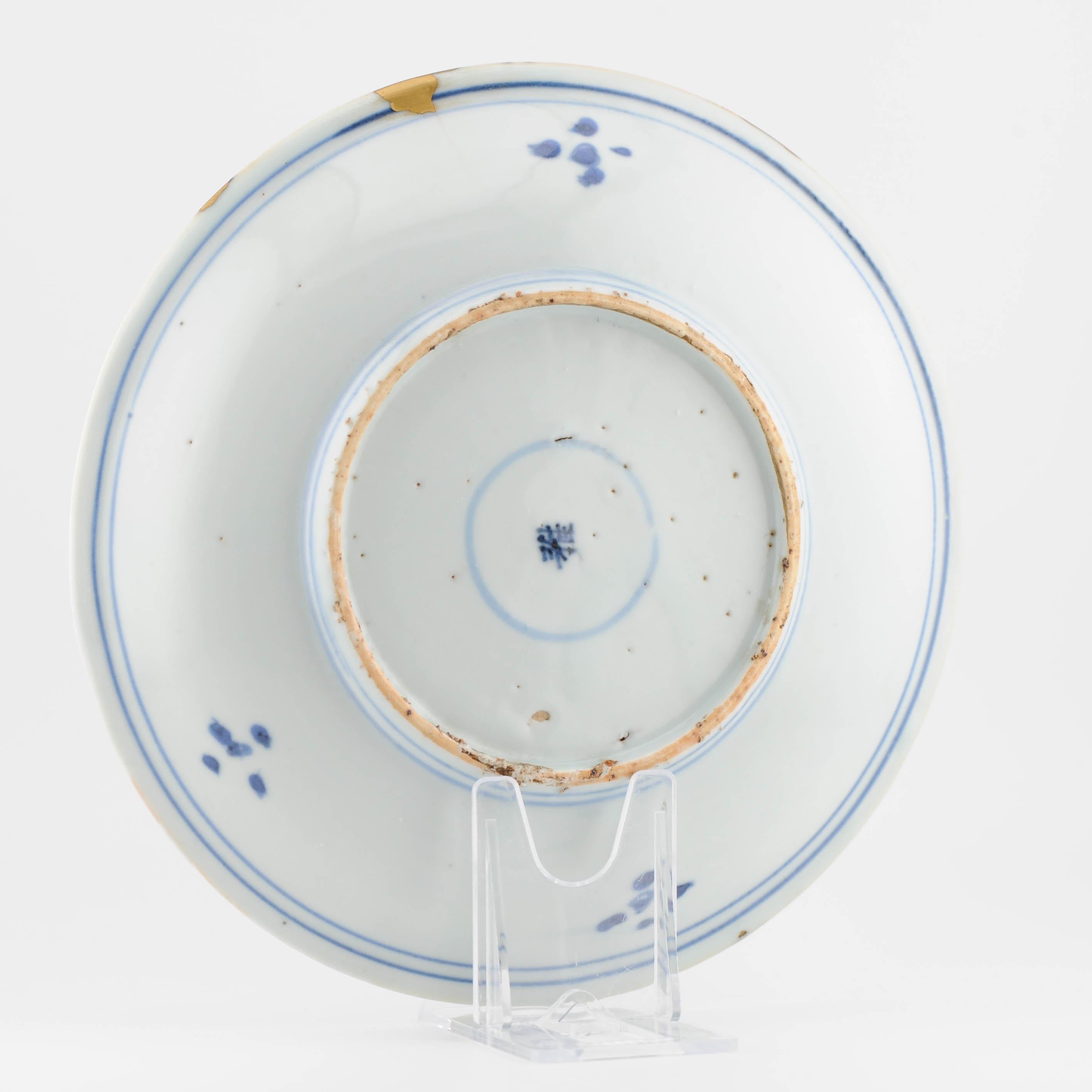 A Chinese blue and white porcelain Dish of beautiful shape and design. With a st For Sale 4