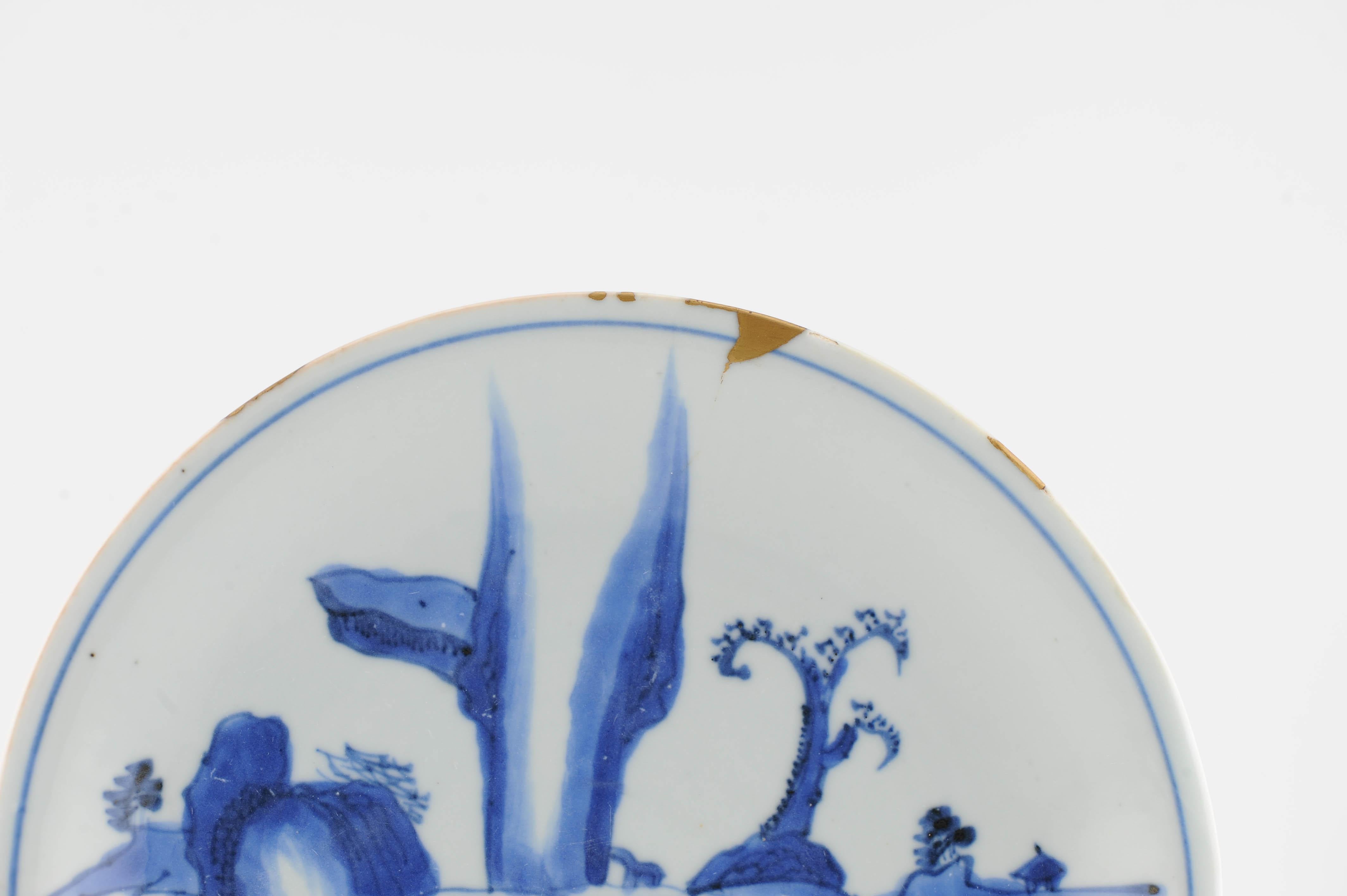 A Chinese blue and white porcelain Dish of beautiful shape and design. With a st In Good Condition For Sale In Amsterdam, Noord Holland