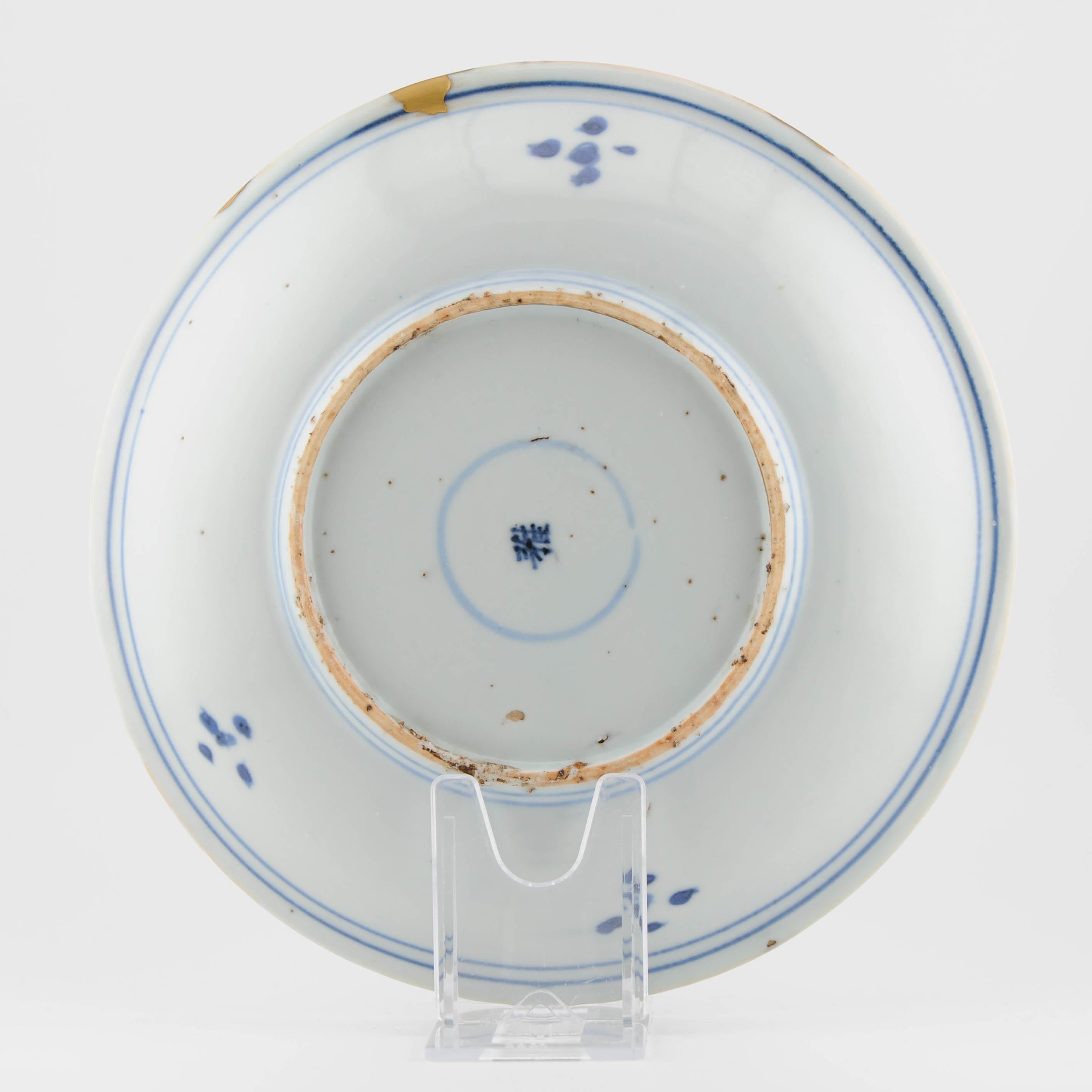 18th Century and Earlier A Chinese blue and white porcelain Dish of beautiful shape and design. With a st For Sale