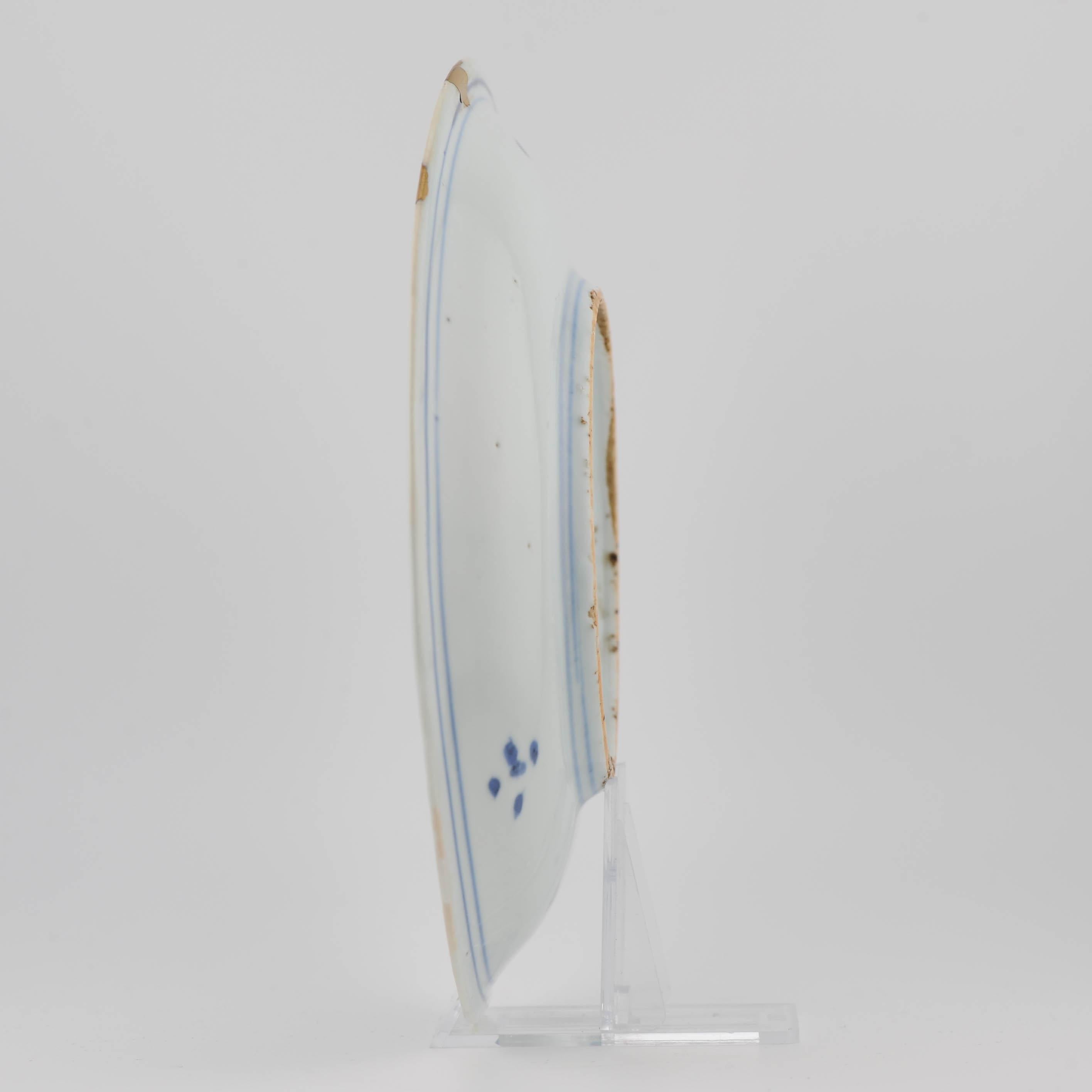 A Chinese blue and white porcelain Dish of beautiful shape and design. With a st For Sale 2
