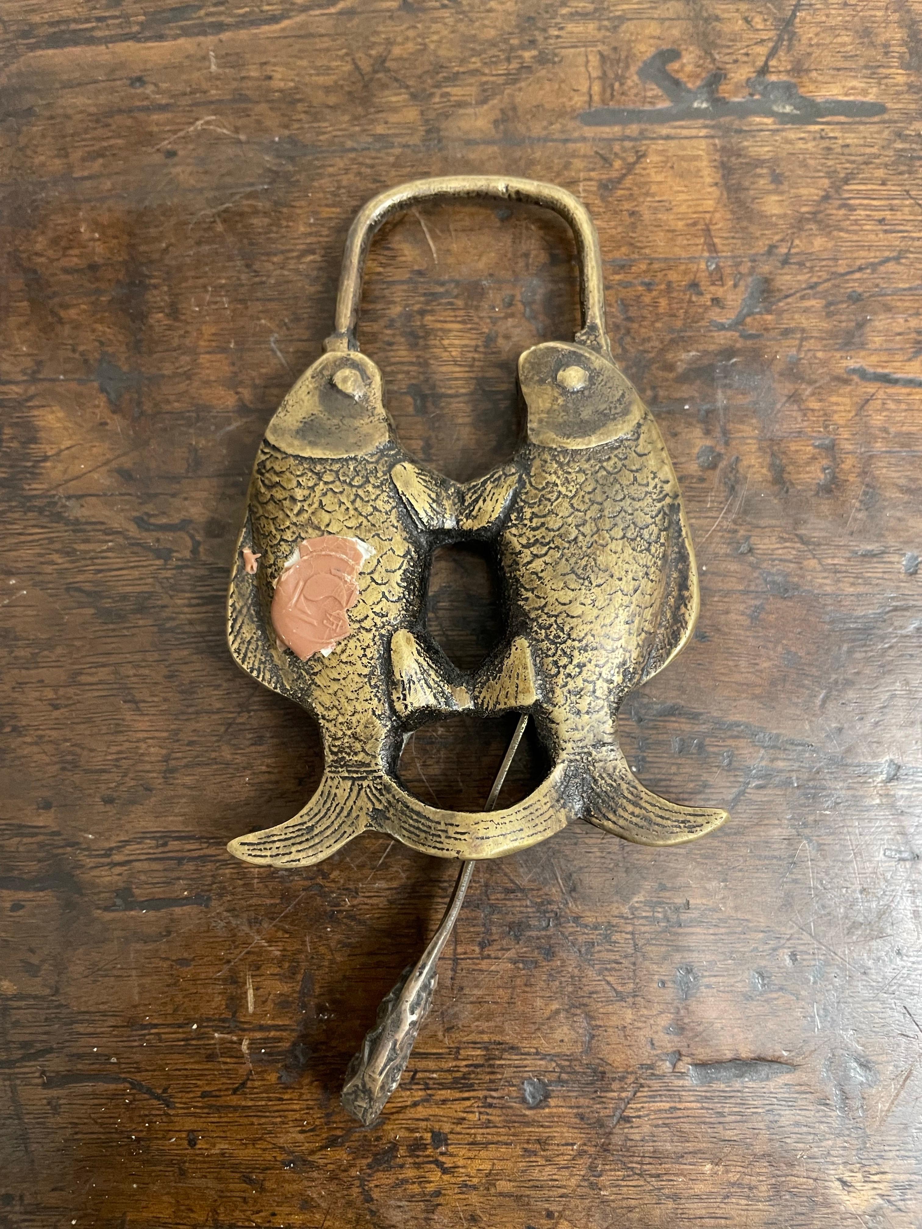 A Chinese Brass Double Fish Shaped Lock with Key, Early 20th Century In Good Condition For Sale In ARMADALE, VIC