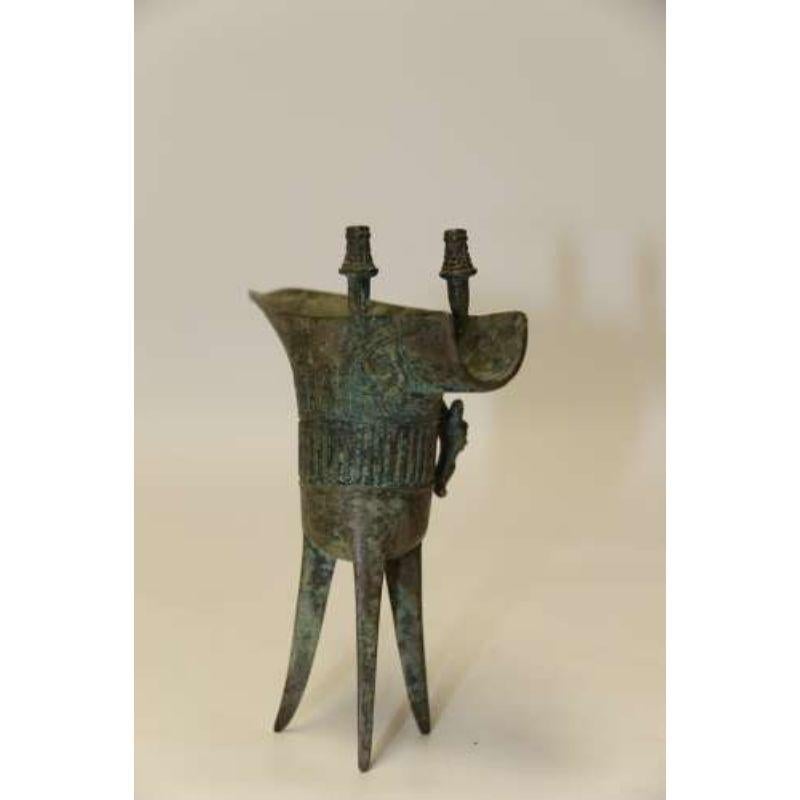 A  Chinese bronze Archaistic Jue ritual vessel or pouring vessel, 19th century For Sale 4