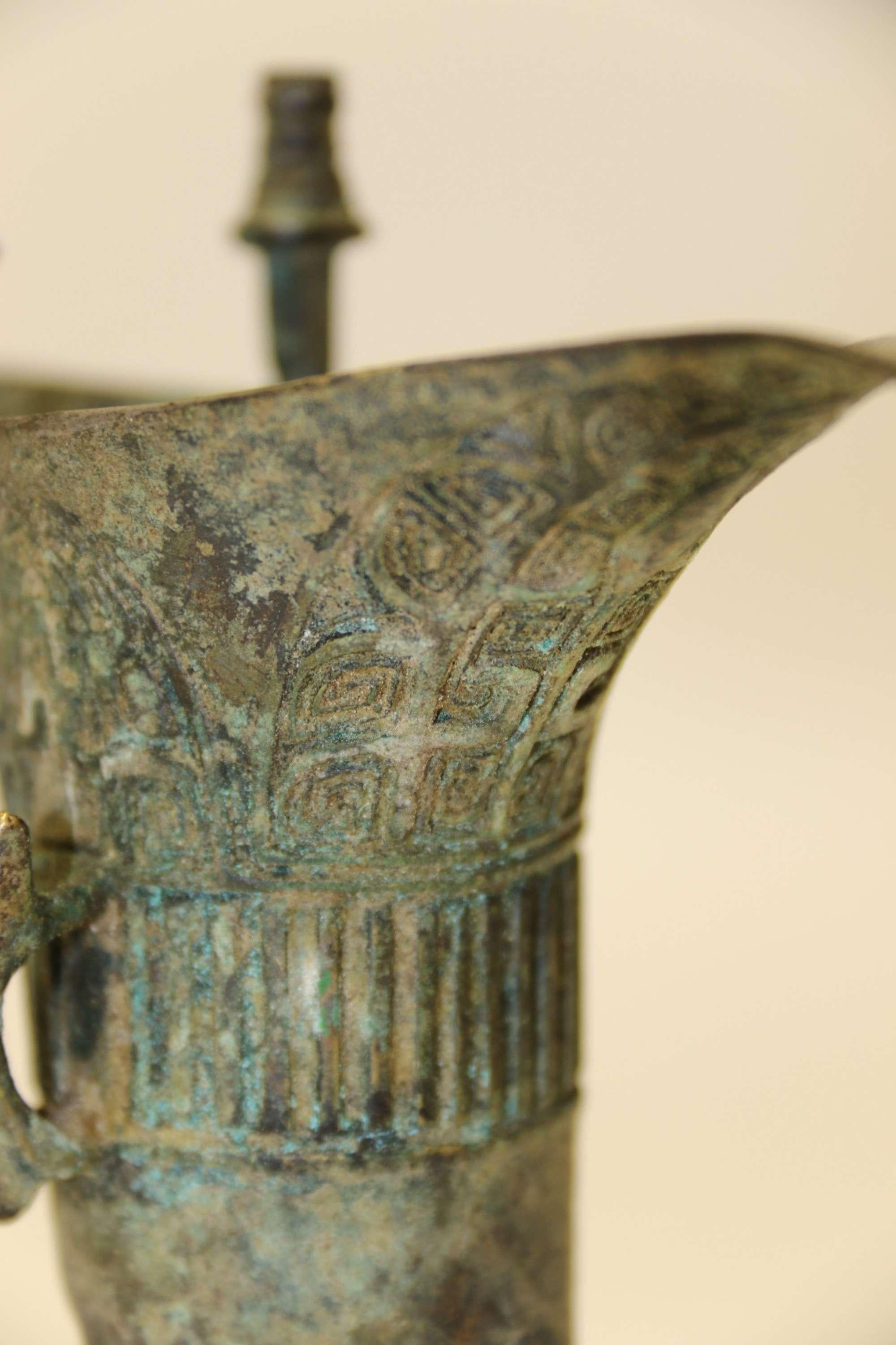 Cast A  Chinese bronze Archaistic Jue ritual vessel or pouring vessel, 19th century For Sale