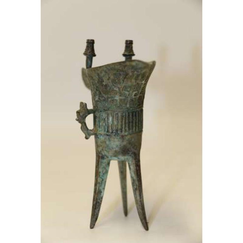 Bronze A  Chinese bronze Archaistic Jue ritual vessel or pouring vessel, 19th century For Sale