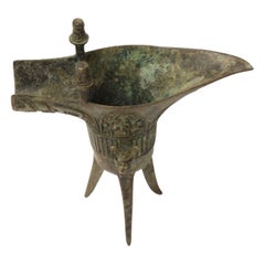 A  Vaso rituale Jue arcaico cinese in bronzo o recipiente per versare, XIX secolo