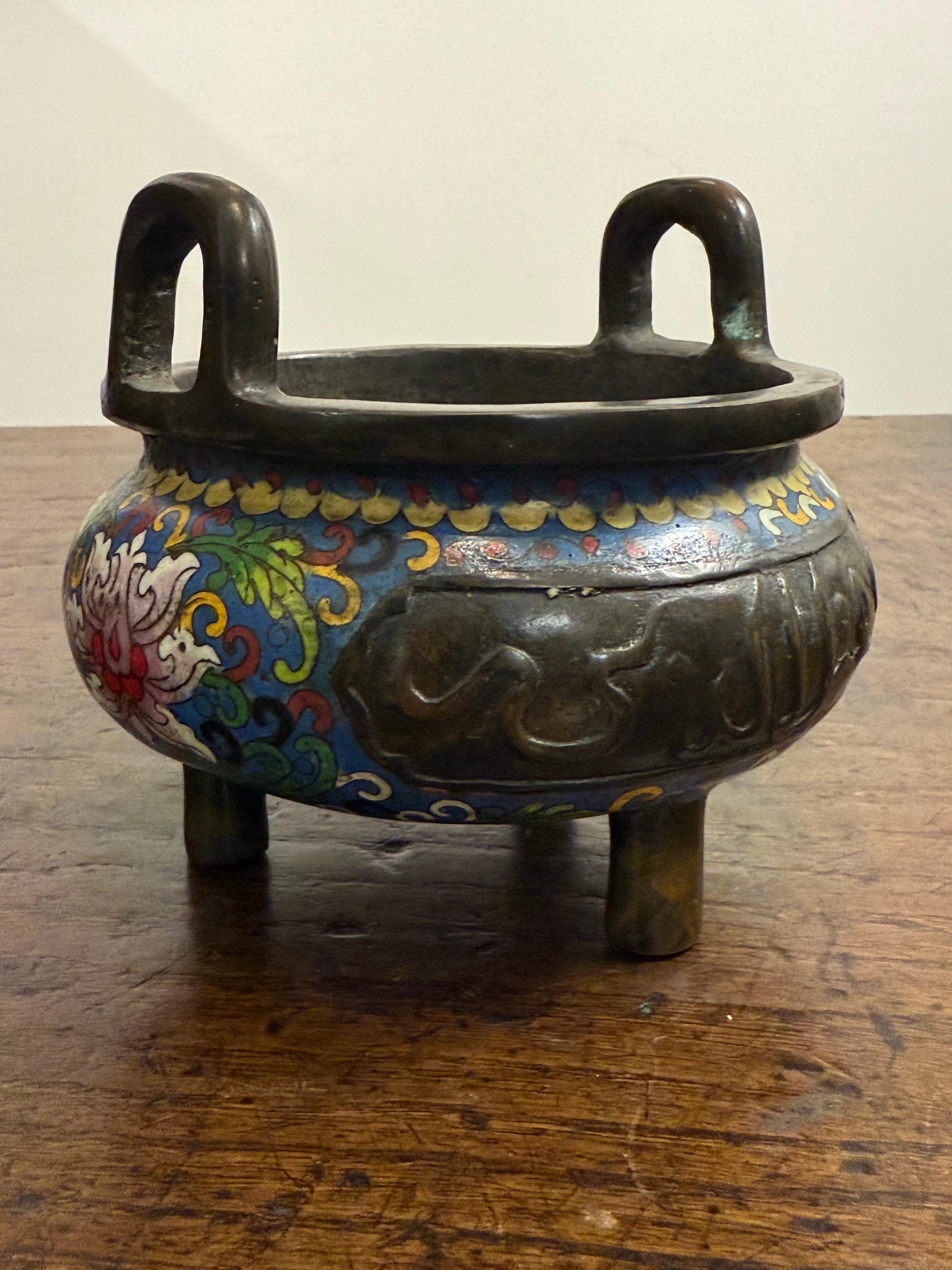 Qing Bruciaincenso cinese in bronzo con smalto cloisonné, XIX secolo in vendita