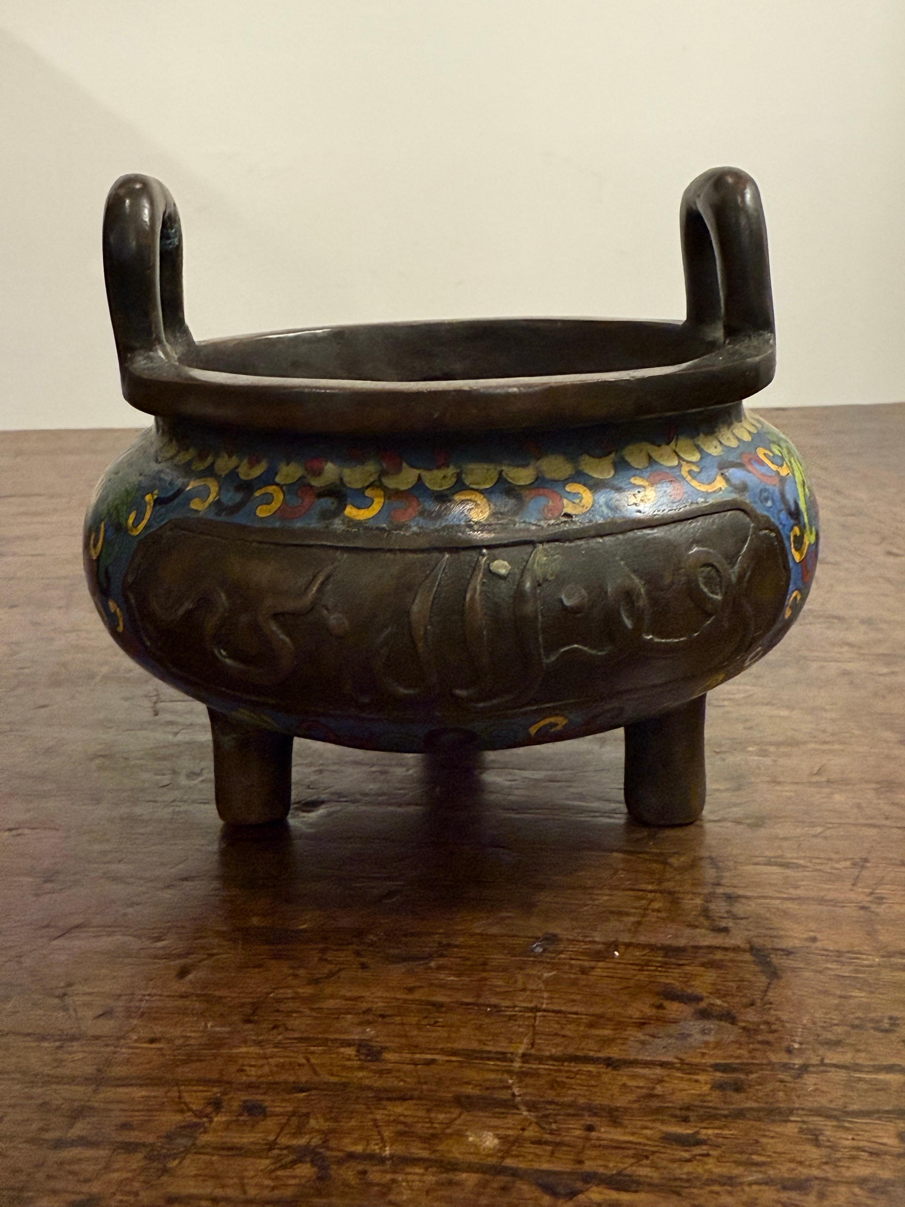 Cloisonné Bruciaincenso cinese in bronzo con smalto cloisonné, XIX secolo in vendita