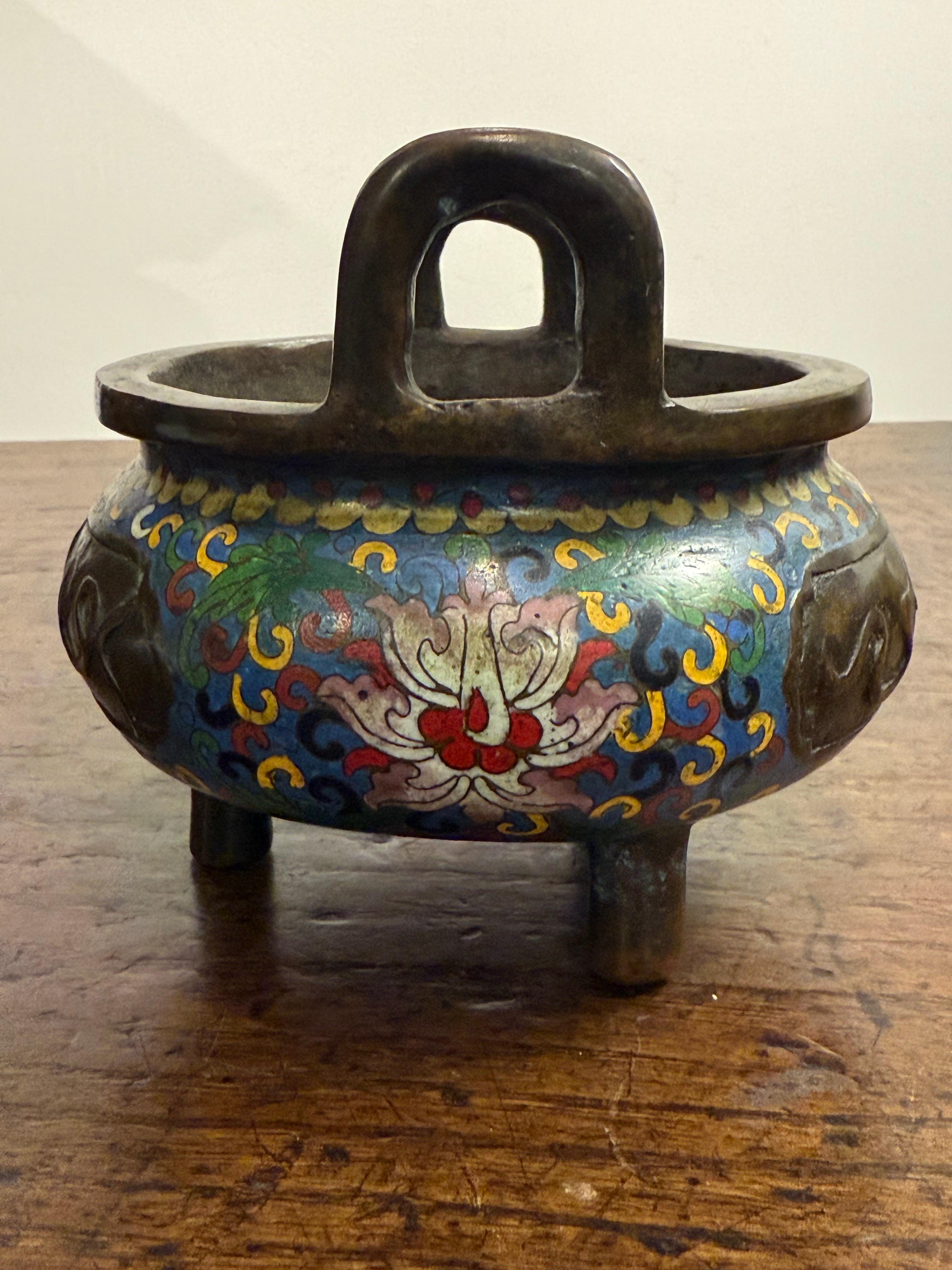 Bruciaincenso cinese in bronzo con smalto cloisonné, XIX secolo In condizioni buone in vendita a ARMADALE, VIC