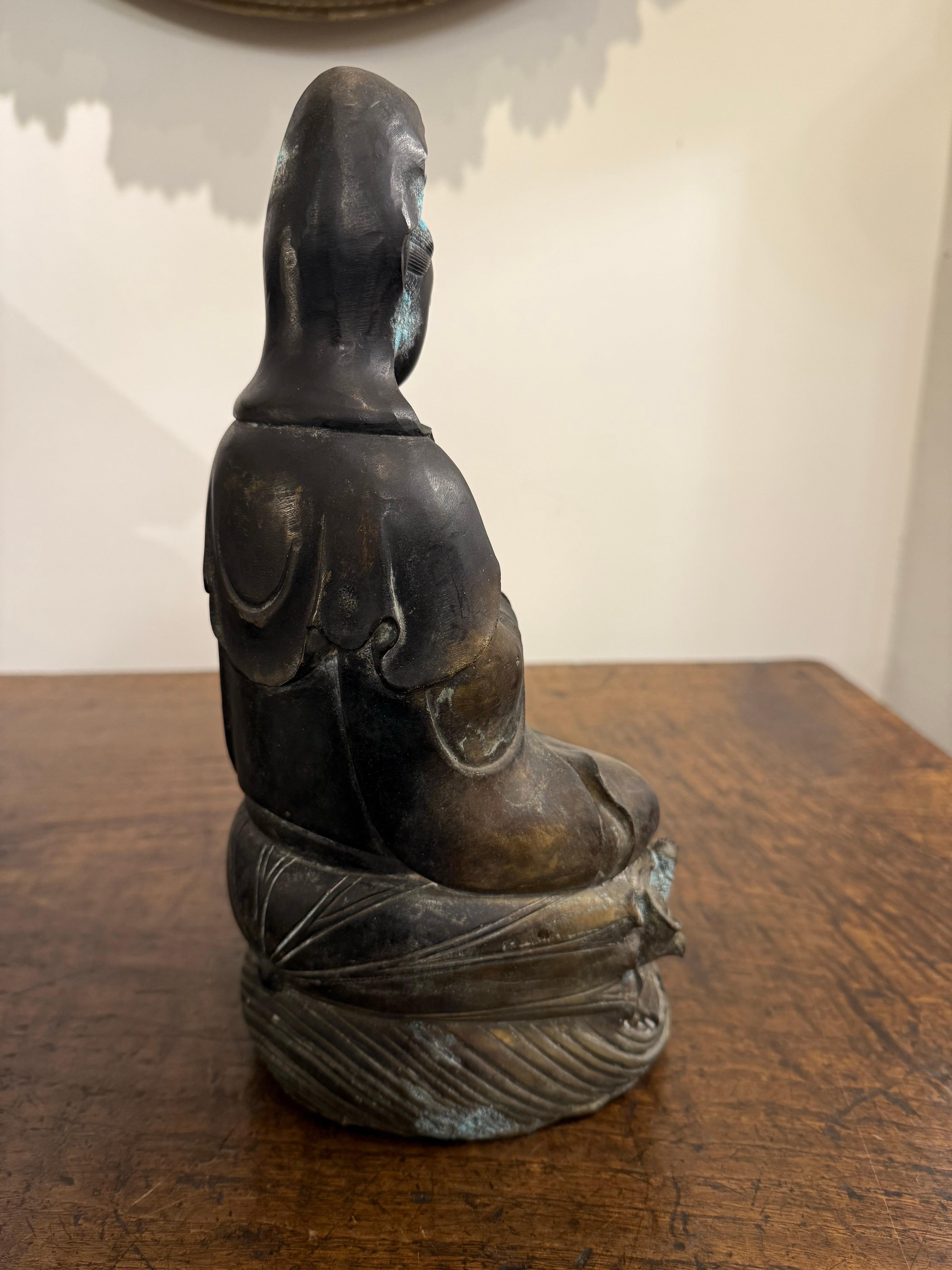 A Chinese Bronze Seated Guanyin, 19th Century For Sale 5