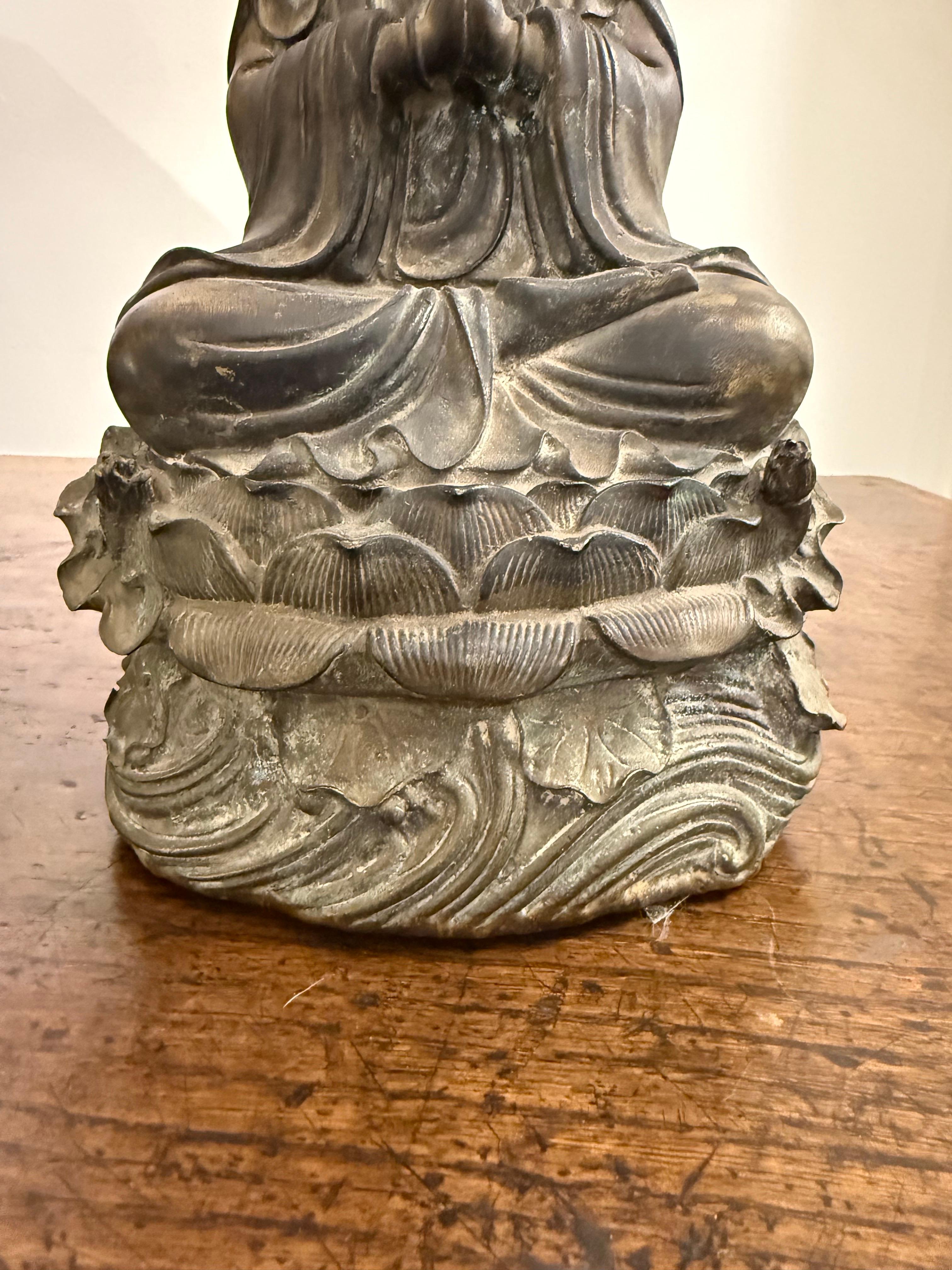 A Chinese Bronze Seated Guanyin, 19th Century In Good Condition For Sale In ARMADALE, VIC