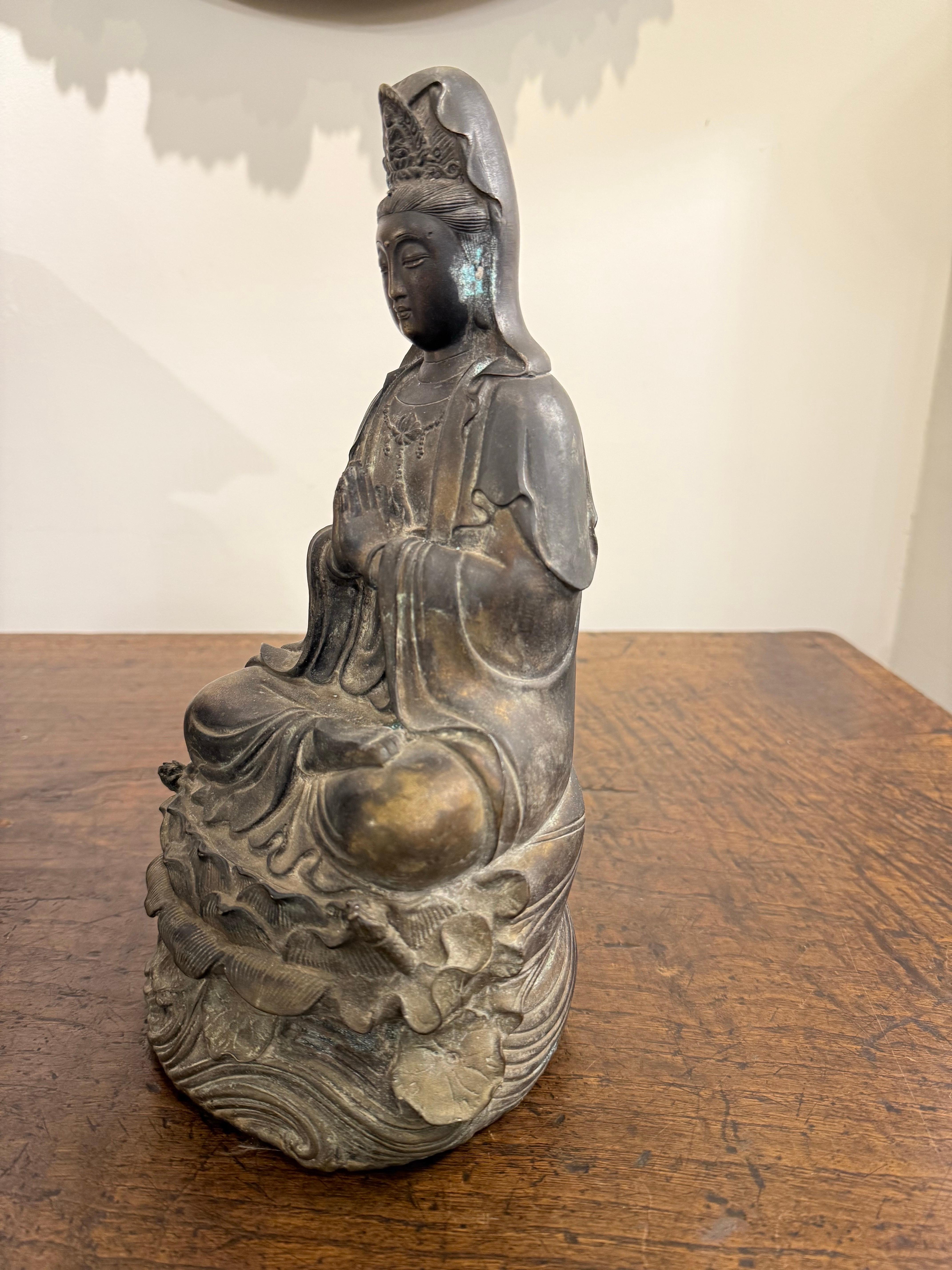 A Chinese Bronze Seated Guanyin, 19th Century For Sale 1