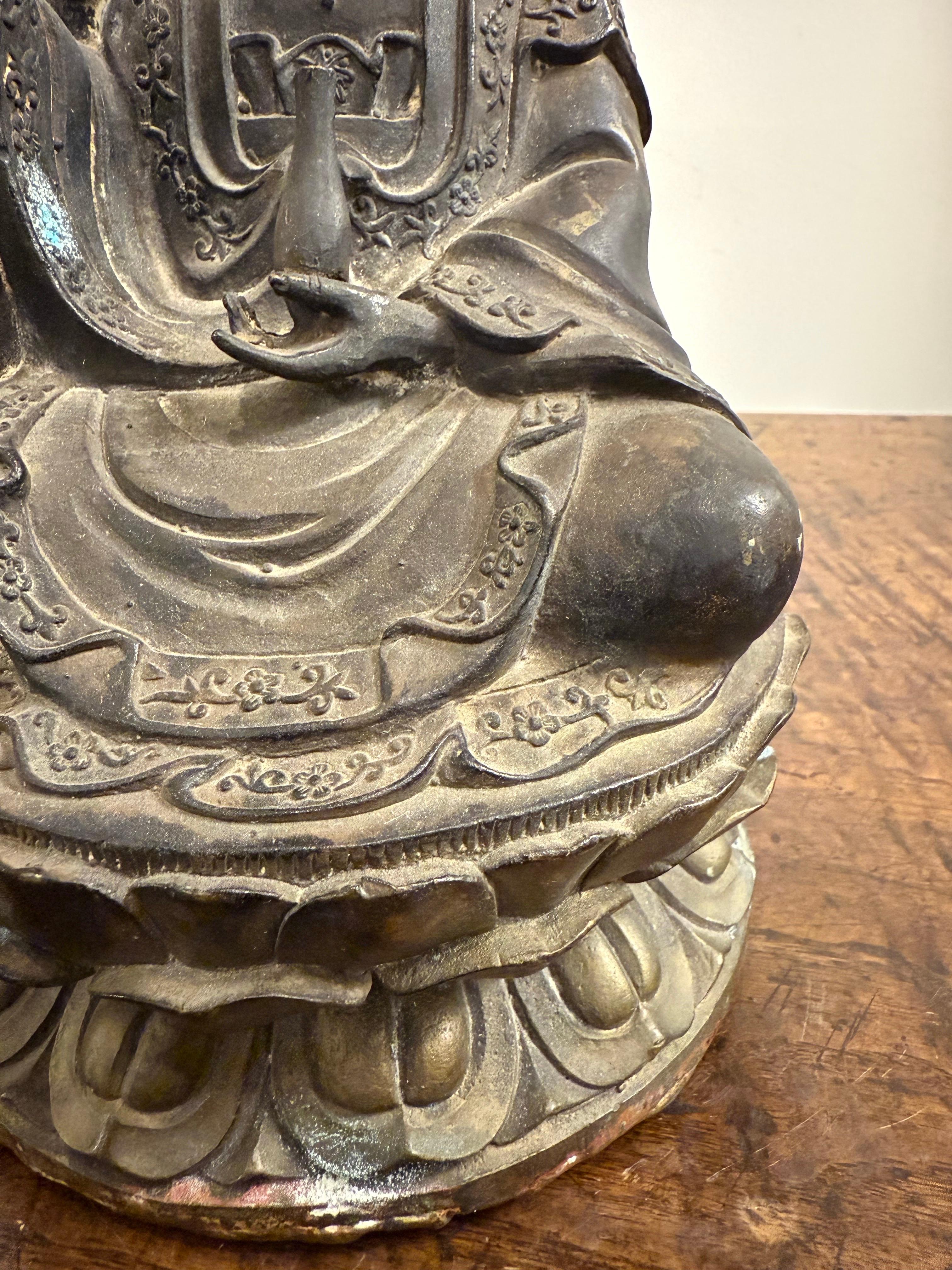 A Chinese Bronze Seated Guanyin with Mark, 19th Century In Good Condition For Sale In ARMADALE, VIC