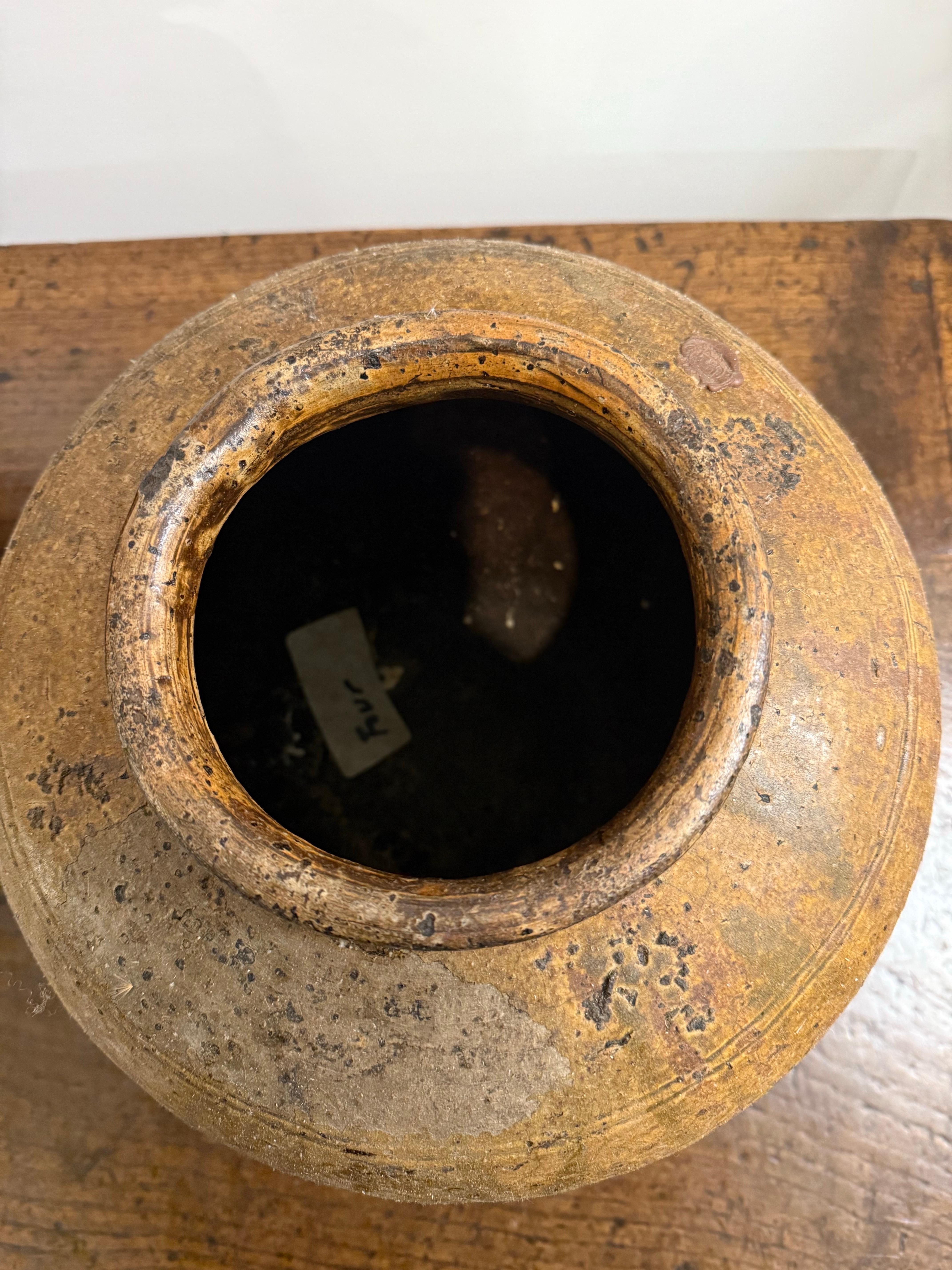 Jarre de stockage en Martaban à glaçure brune, dynastie Ming, XVIIe siècle en vente 4