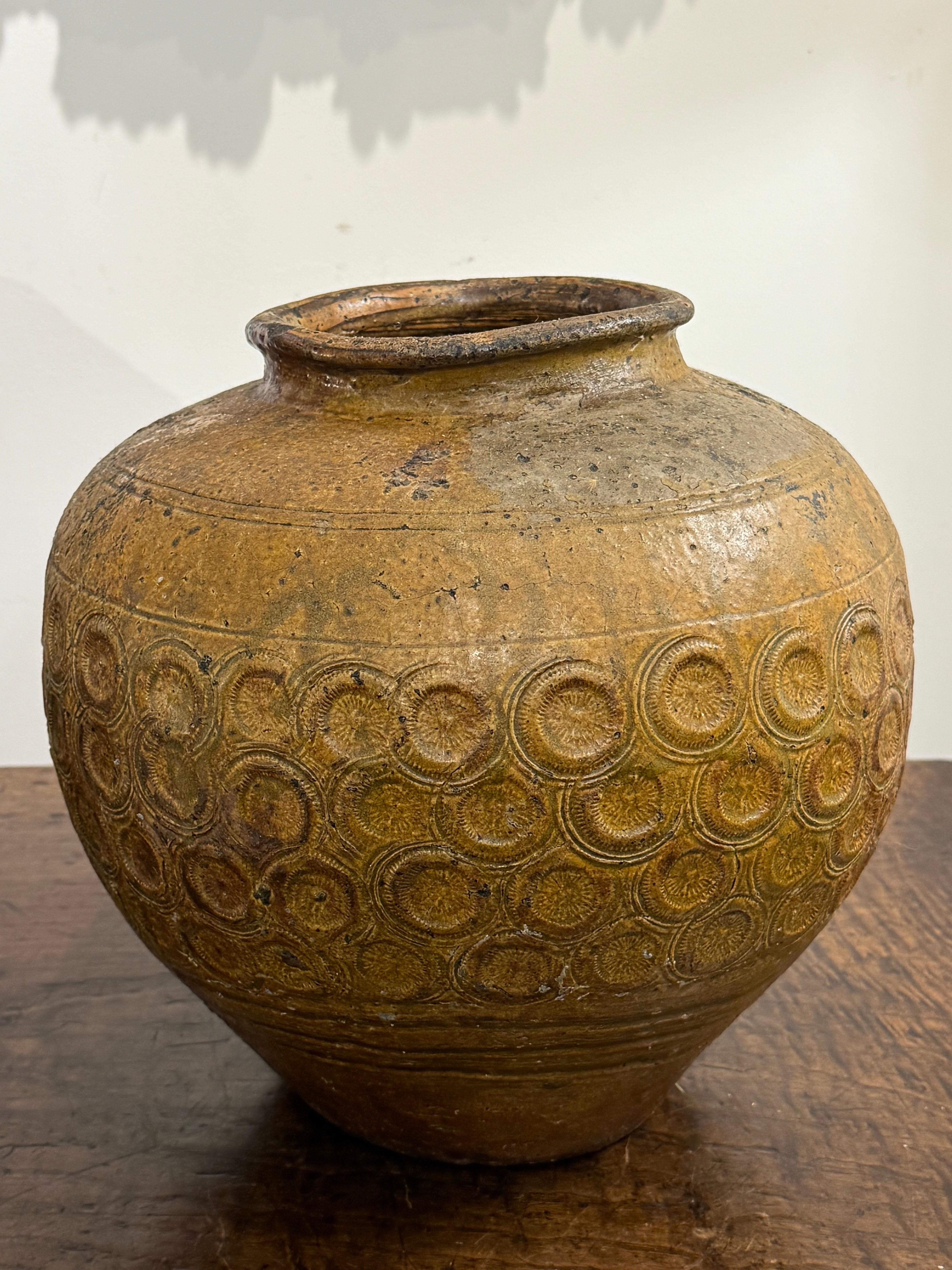 Jarre de stockage en Martaban à glaçure brune, dynastie Ming, XVIIe siècle Bon état - En vente à ARMADALE, VIC