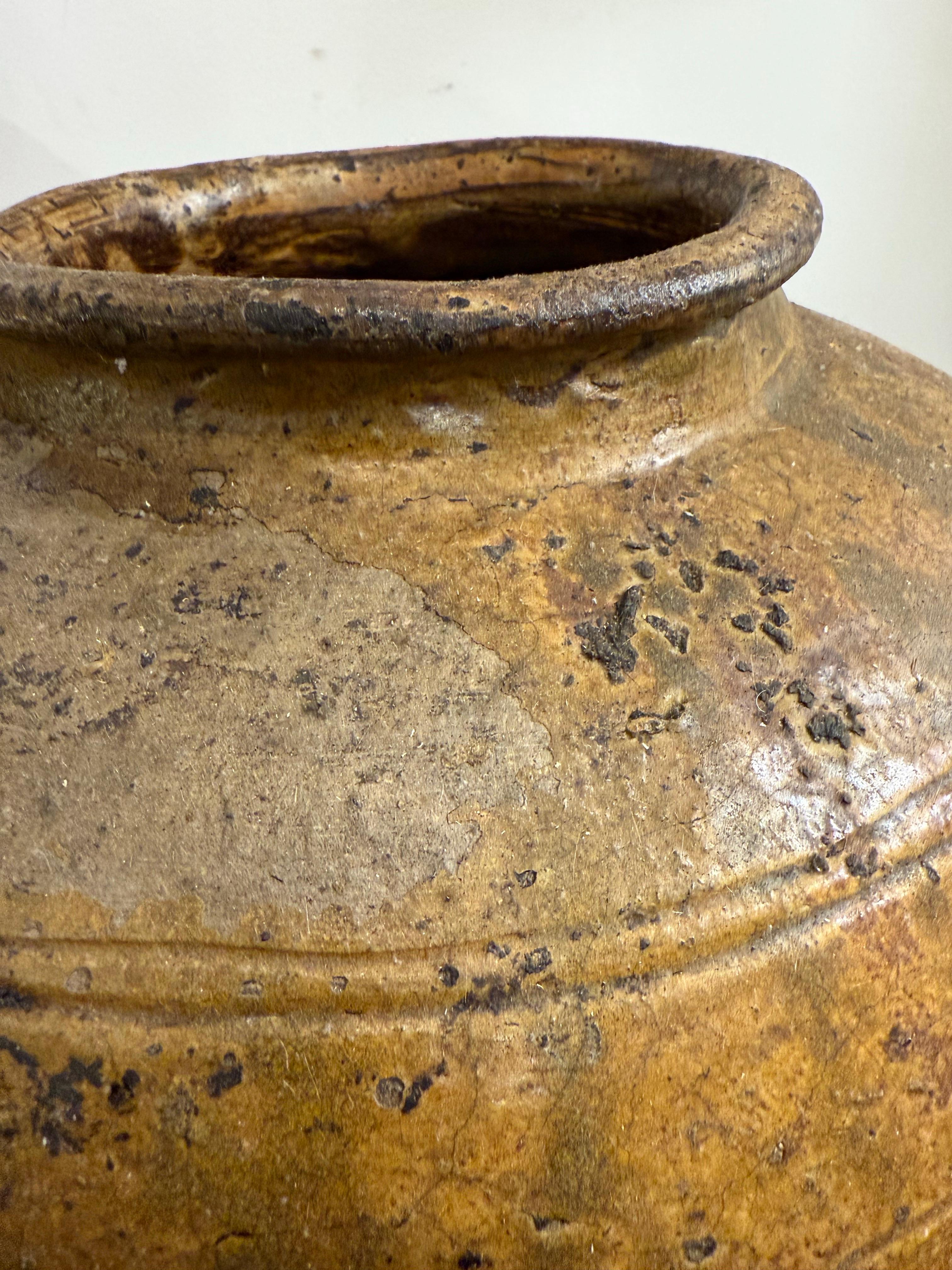 Jarre de stockage en Martaban à glaçure brune, dynastie Ming, XVIIe siècle en vente 2