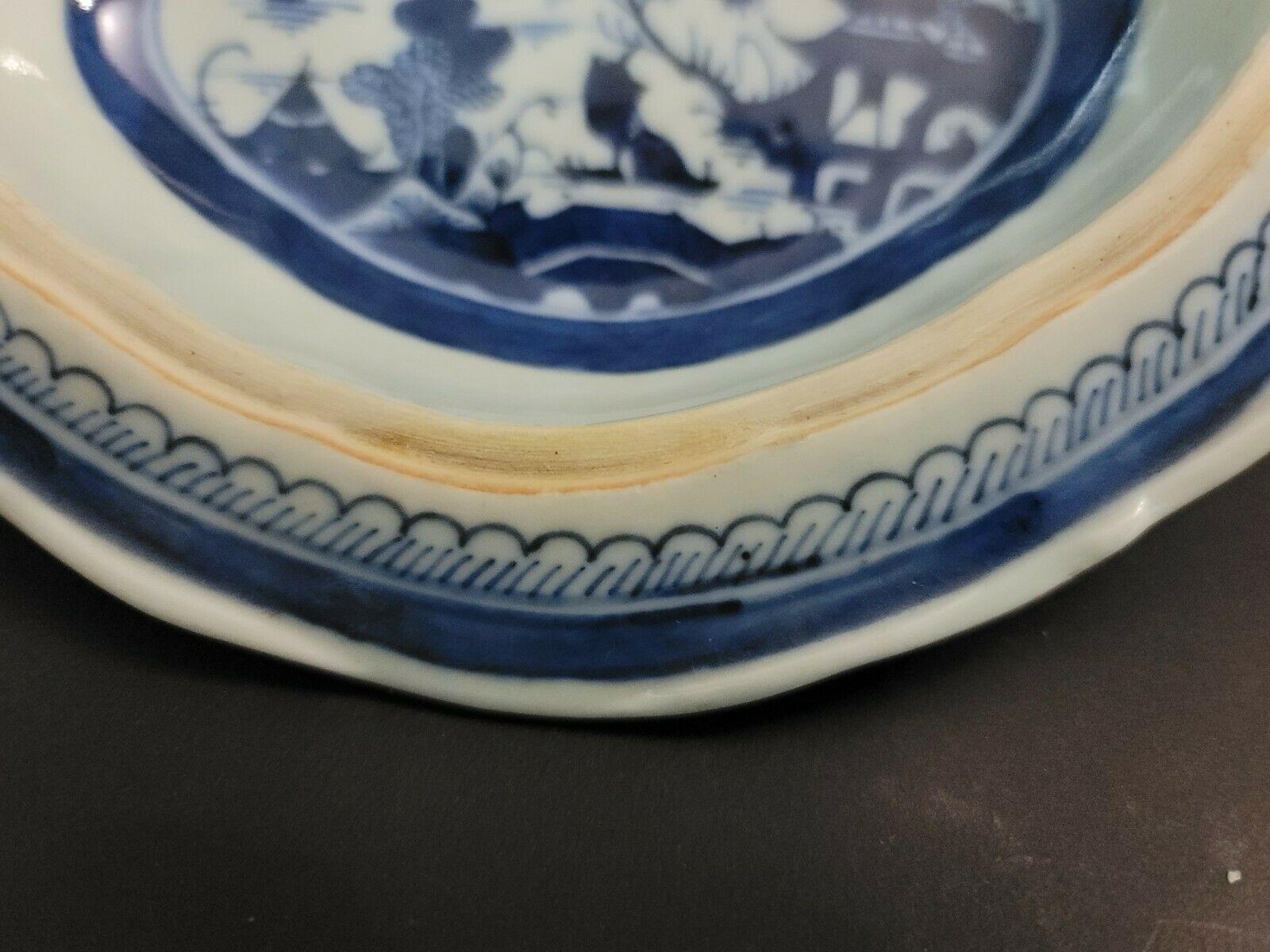 Assiette en porcelaine bleu et blanc de Canton de Chine Bon état - En vente à Norton, MA