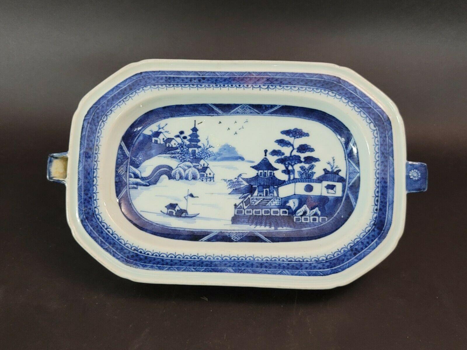 Beautiful and Rare Canton B & W Porcelain Warming platte.

Dimension: Size: 16.8 cm x 28.5 cm

Condition: Good condition, some firing lines and one chip in the back and foot, still very nice and a rare item.