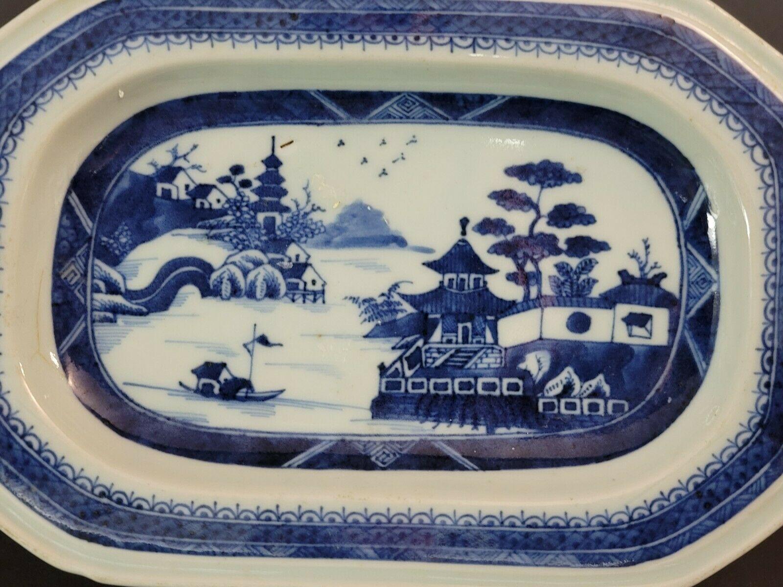 Chinesischer Kanton- Warming-Teller aus blauem und weißem Porzellan B-007 (Qing-Dynastie) im Angebot