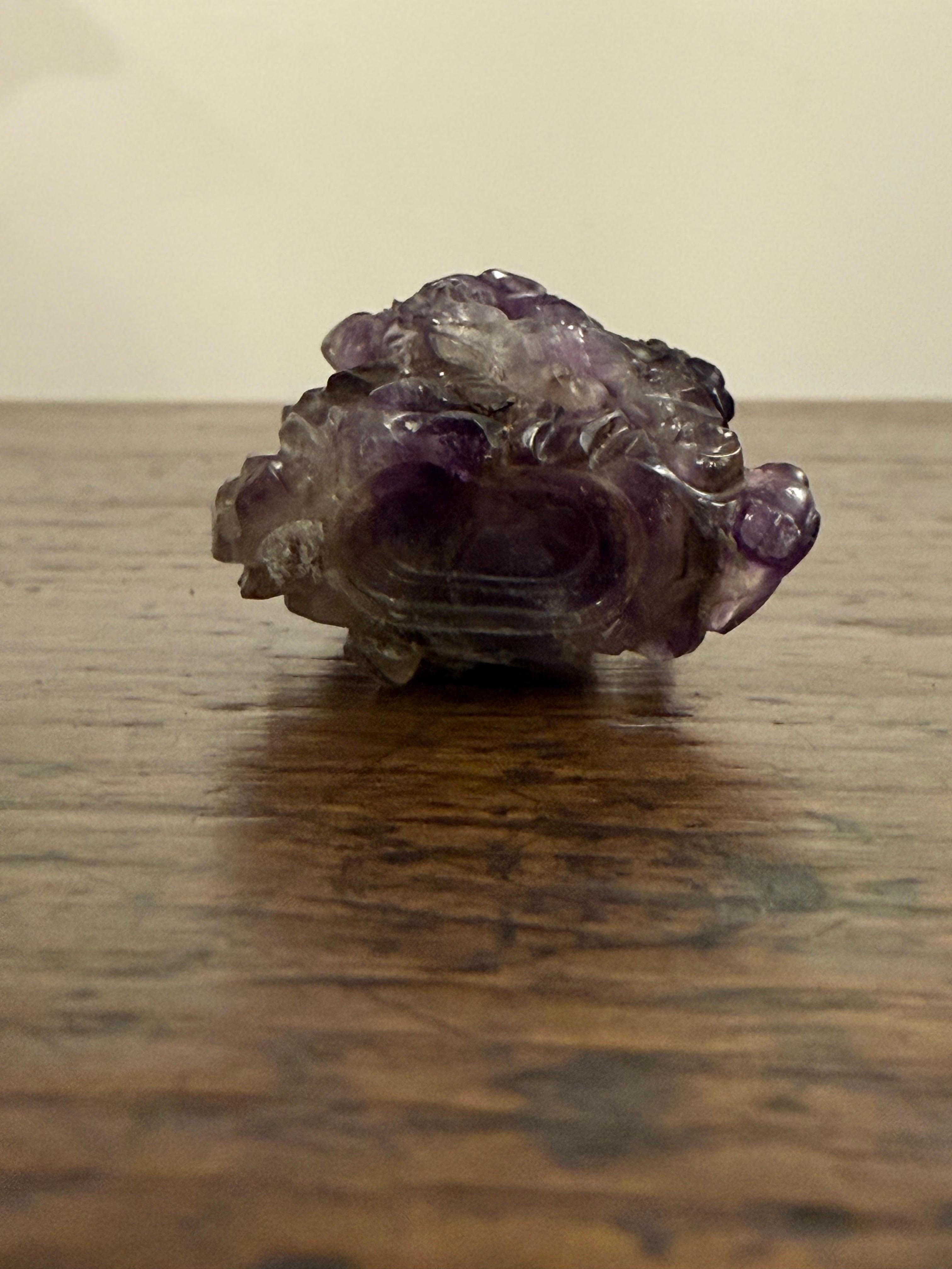 Chinesische Schnupftabakflasche mit geschnitztem Amethyst, 18. Jahrhundert Ex Sotheby's im Angebot 6