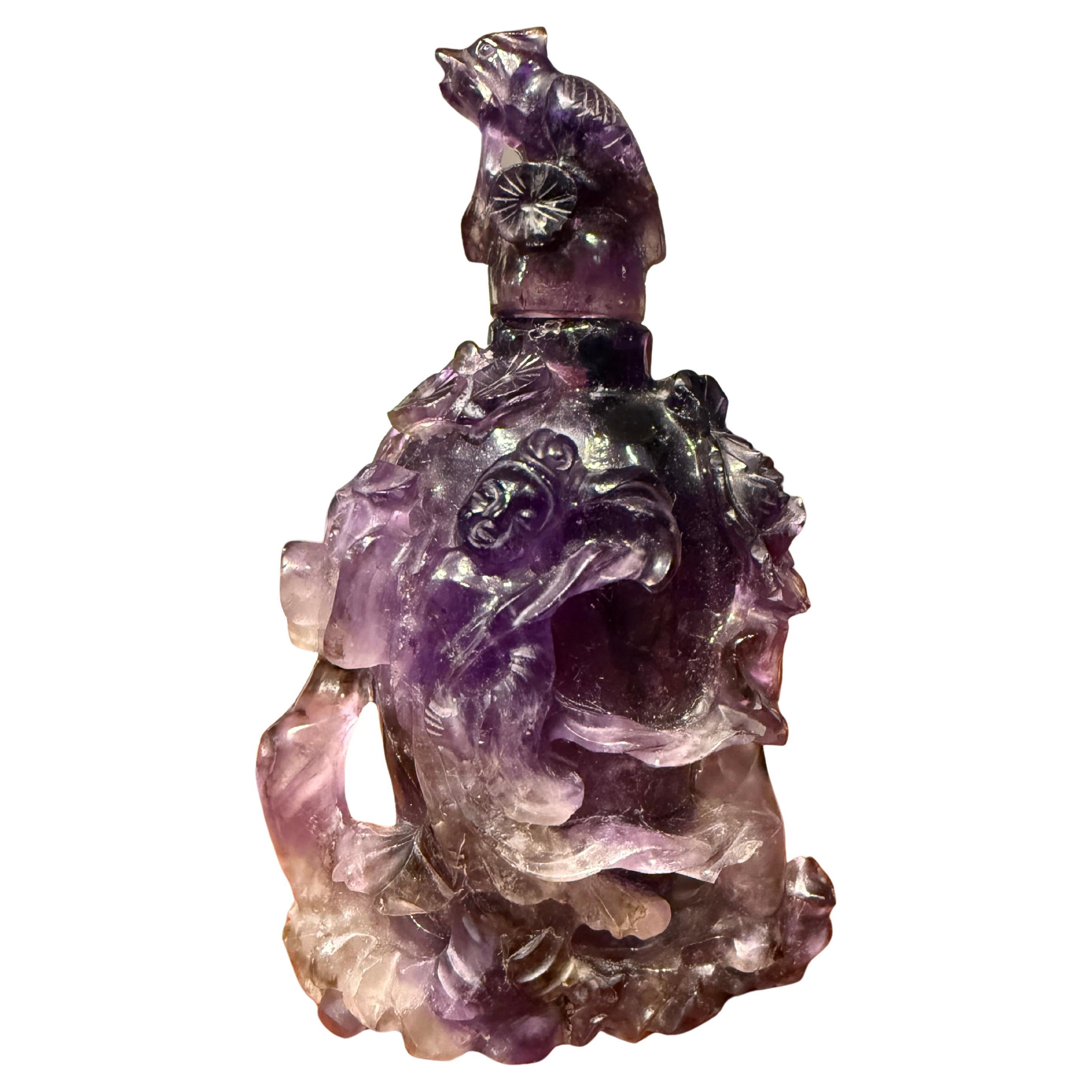 Chinesische Schnupftabakflasche mit geschnitztem Amethyst, 18. Jahrhundert Ex Sotheby's

Auf der einen Seite mit 