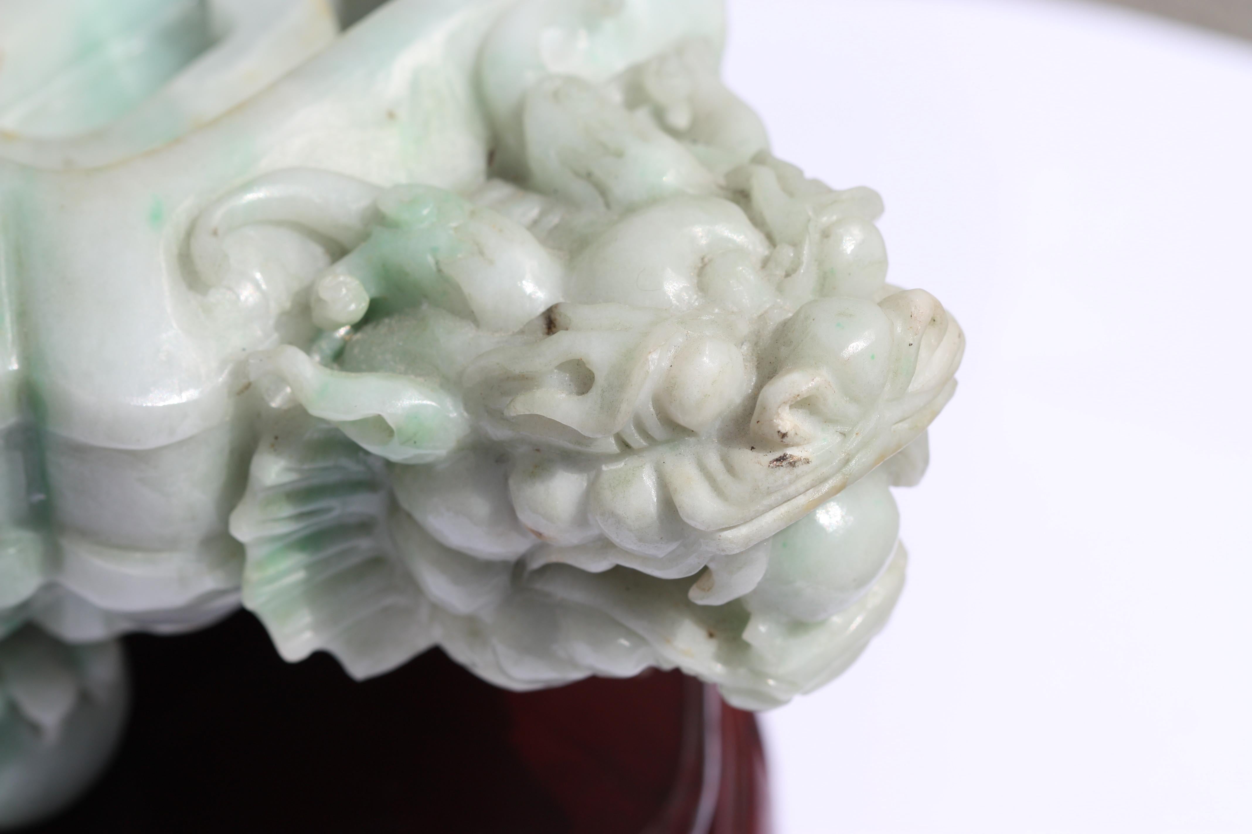 Boîte et couvercle en jade sculpté chinois en vente 2