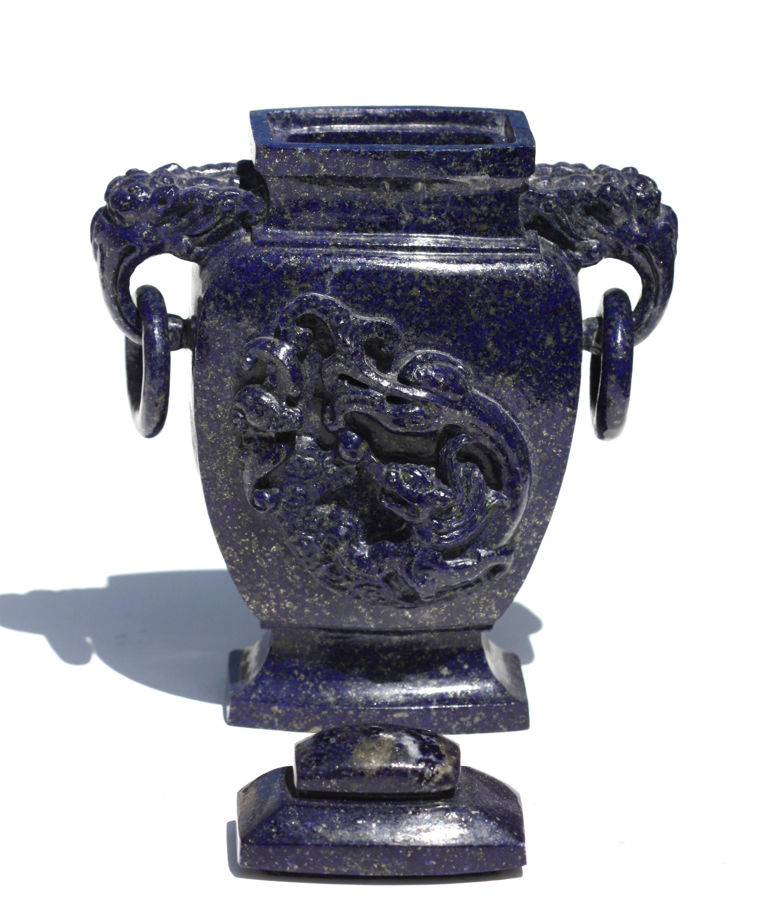 Chinesische geschnitzte Lapislazuli-Vase und Deckel aus China, 19. / 20. Jahrhundert im Angebot 1