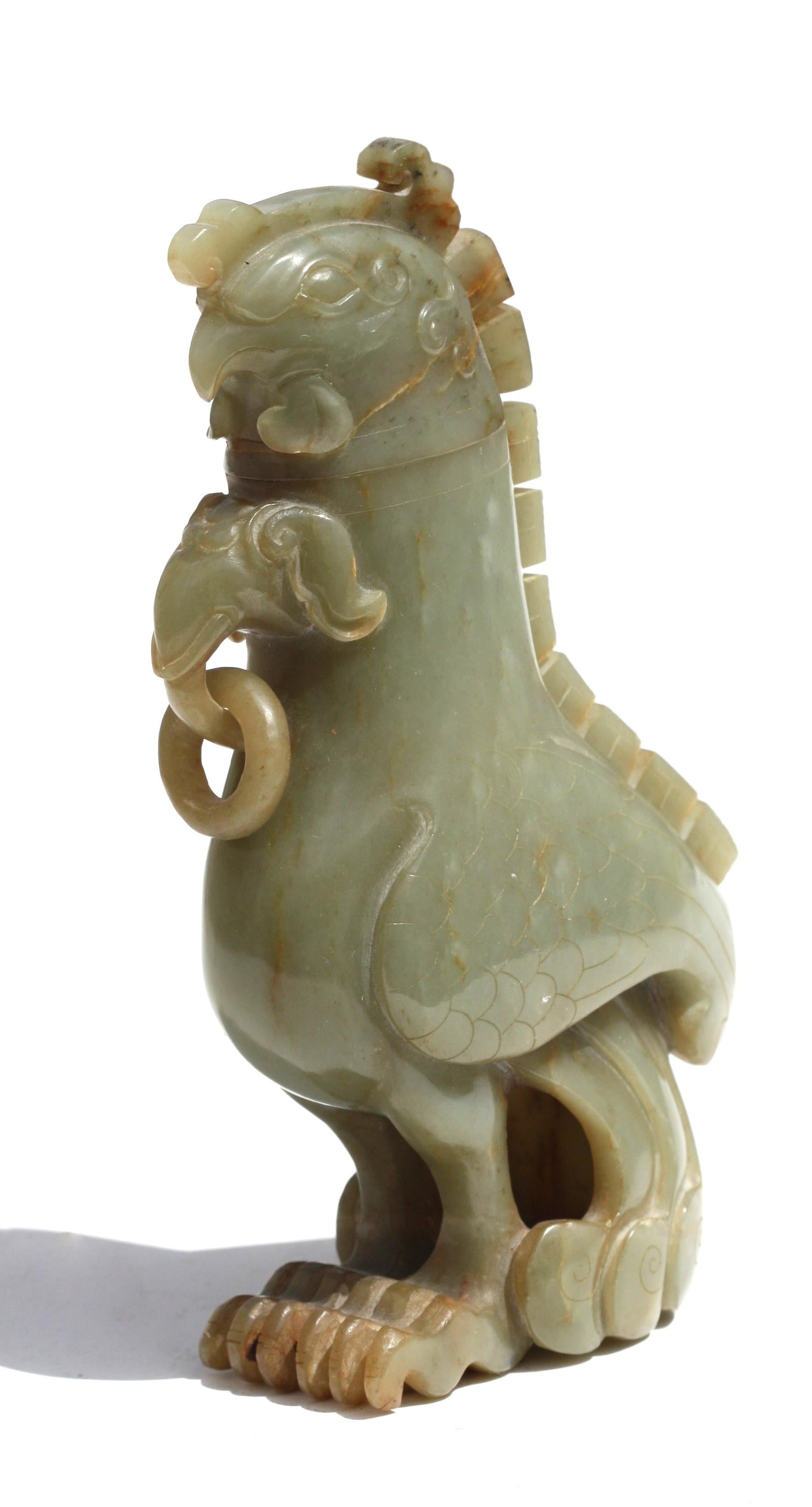 Vase et couvercle Caledon pâle sculpté de Chine Bon état - En vente à West Palm Beach, FL