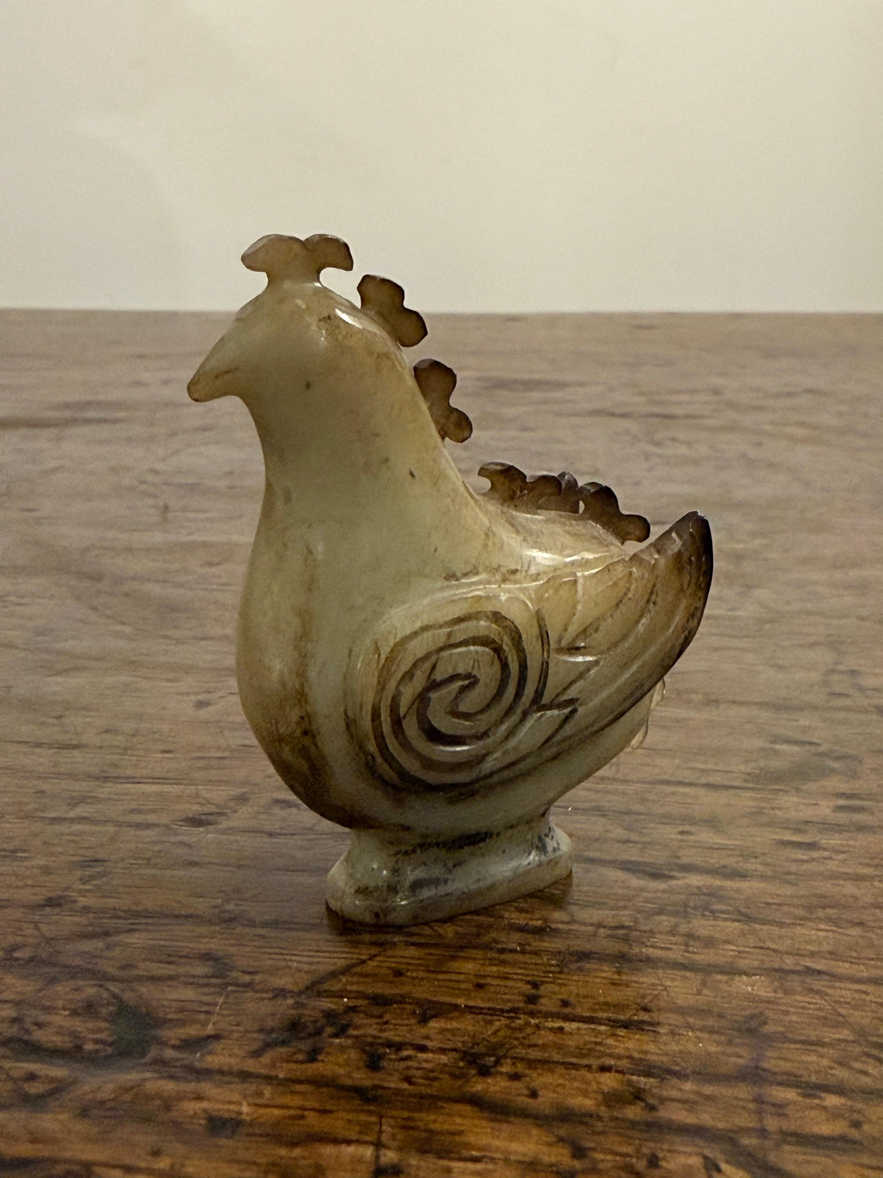 Figura di gallo in pietra ollare cinese intagliata, inizio XX secolo

Provenienza: Collezione privata australiana.

Dimensioni:
Altezza: 5,5 cm.
Profondità: 2,5 cm.
Larghezza: 5 cm.